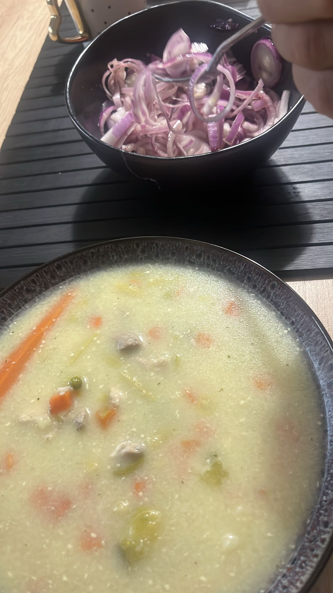 Supă de pui cu legume și ceapă