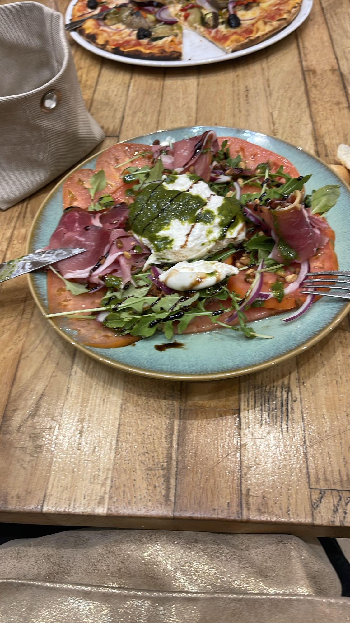 Salade burrata jambon cru