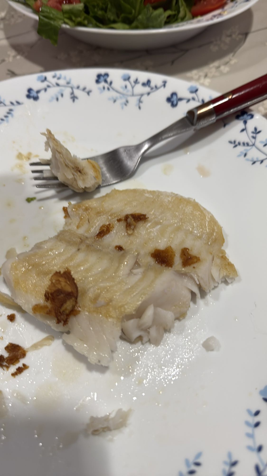 pescado con ensalada