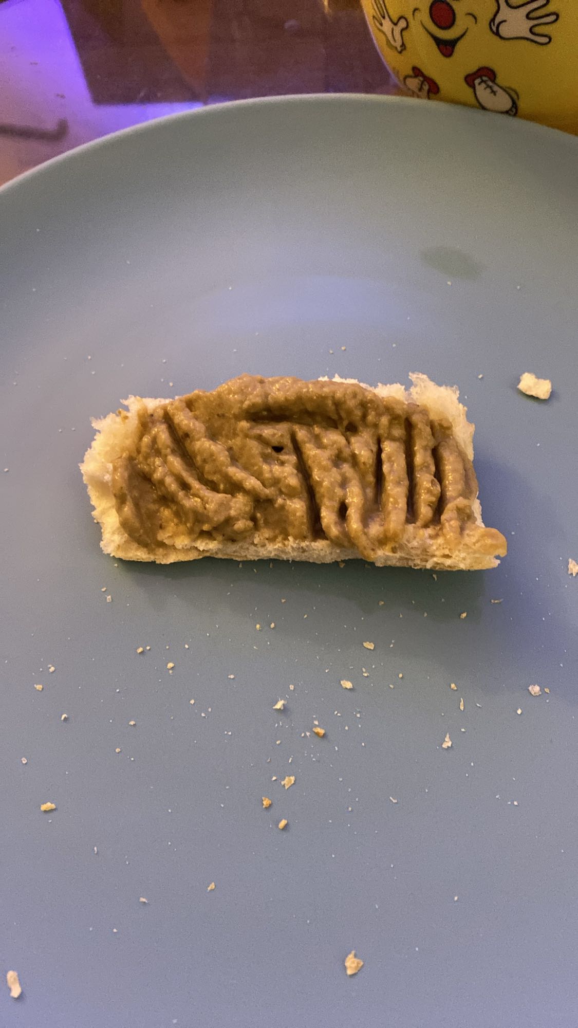 Pain avec pâte à tartiner