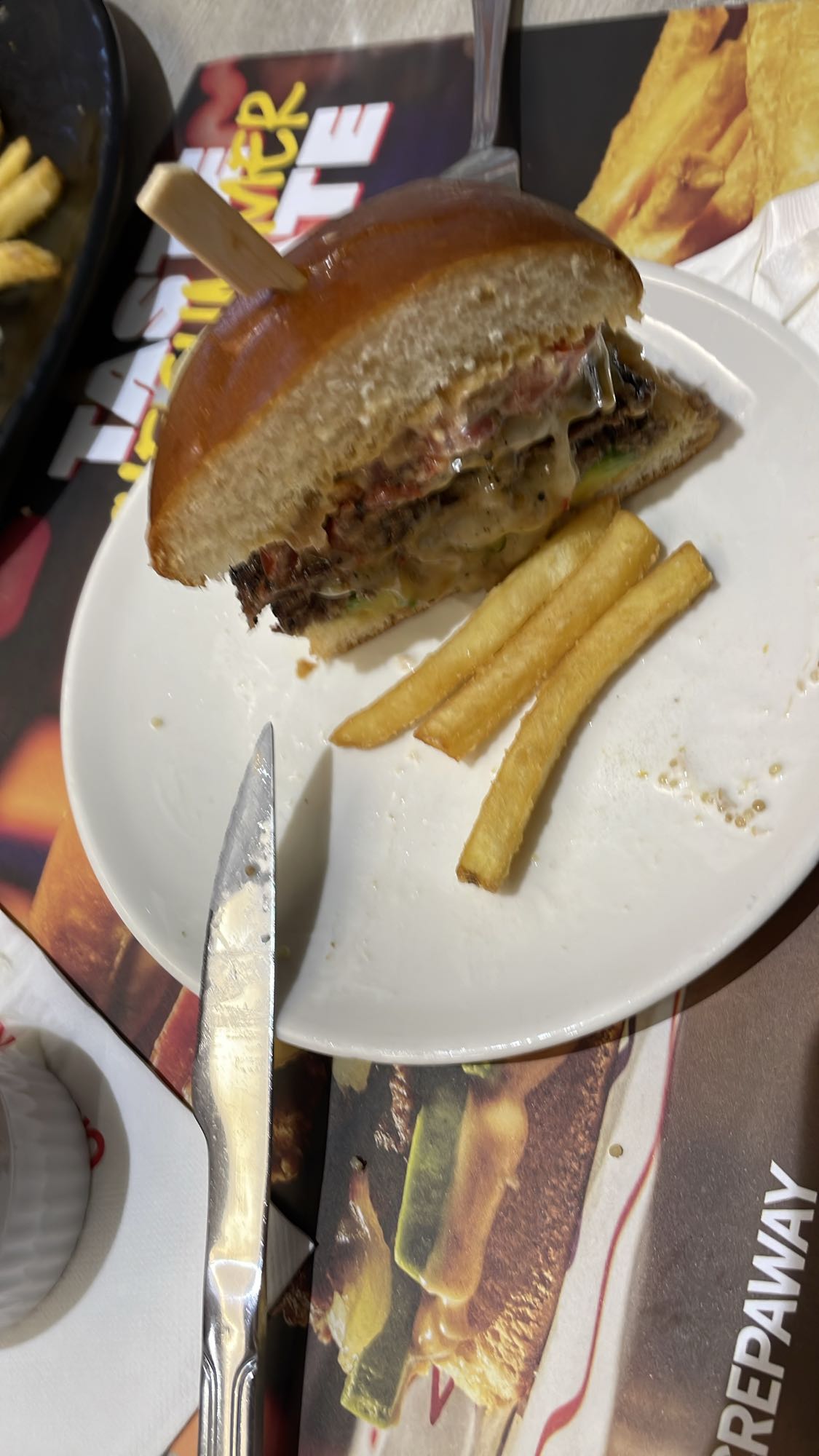 Cheeseburger with fries