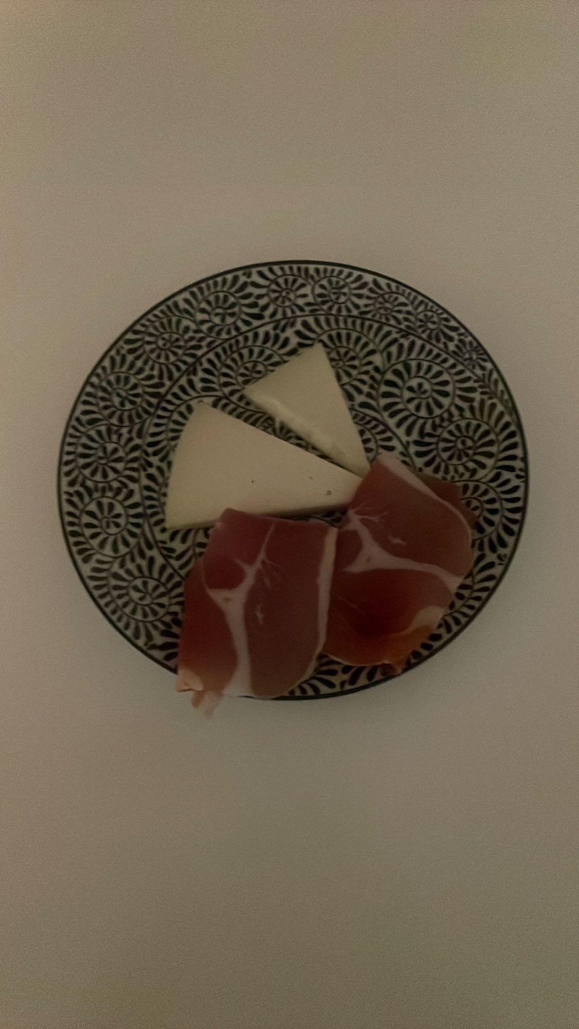 Queso y jamón curado