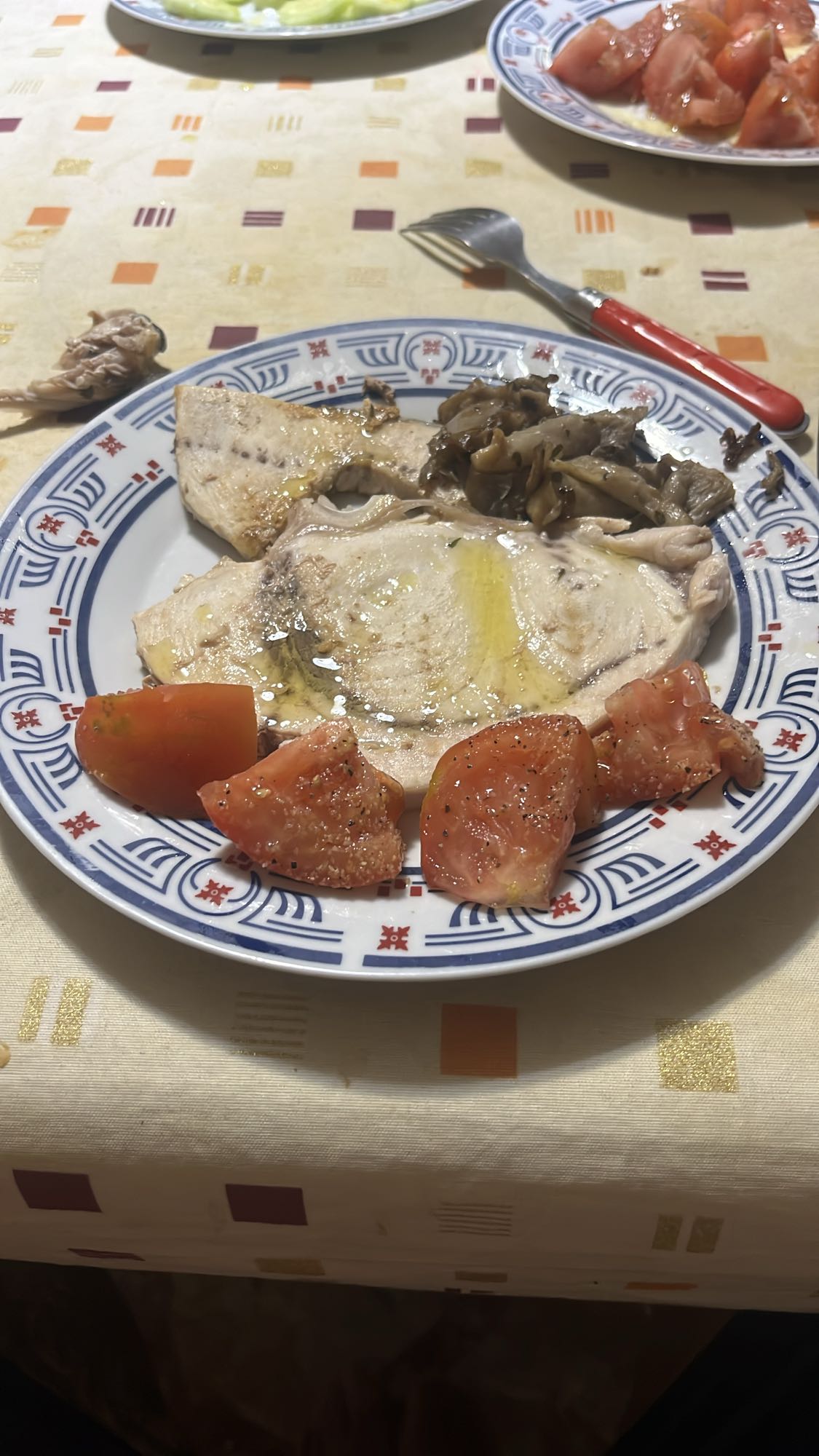 Pechuga con tomate y setas