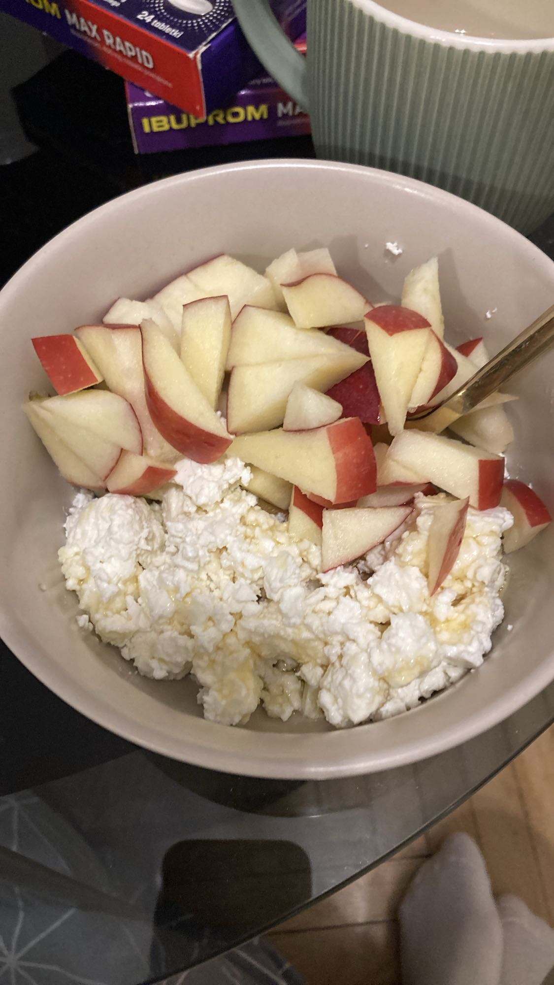 Cottage cheese with apple