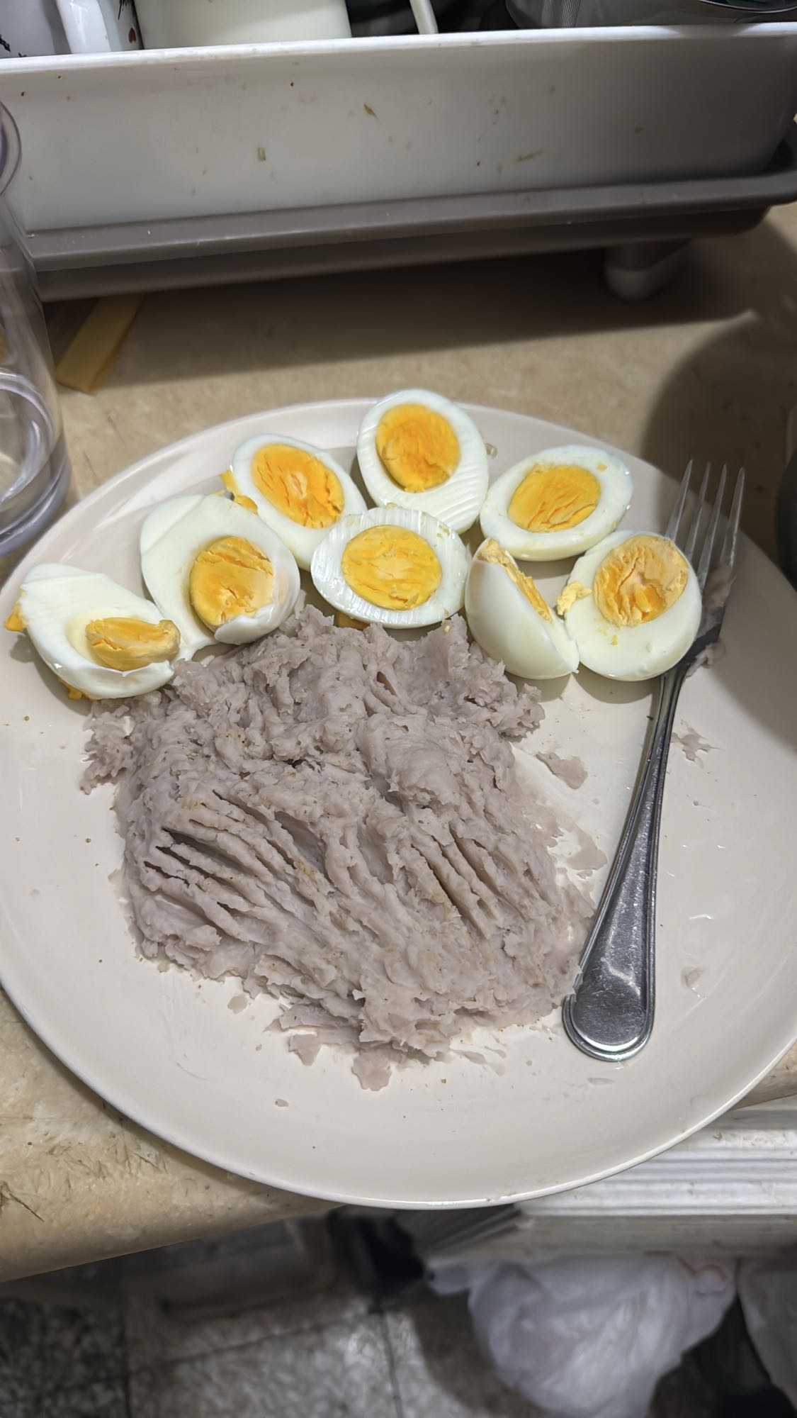 Huevos con puré de yuca