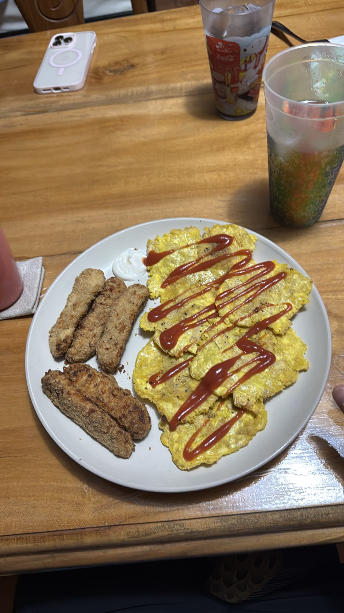 Huevos con pollo apanado y plátano en airfry