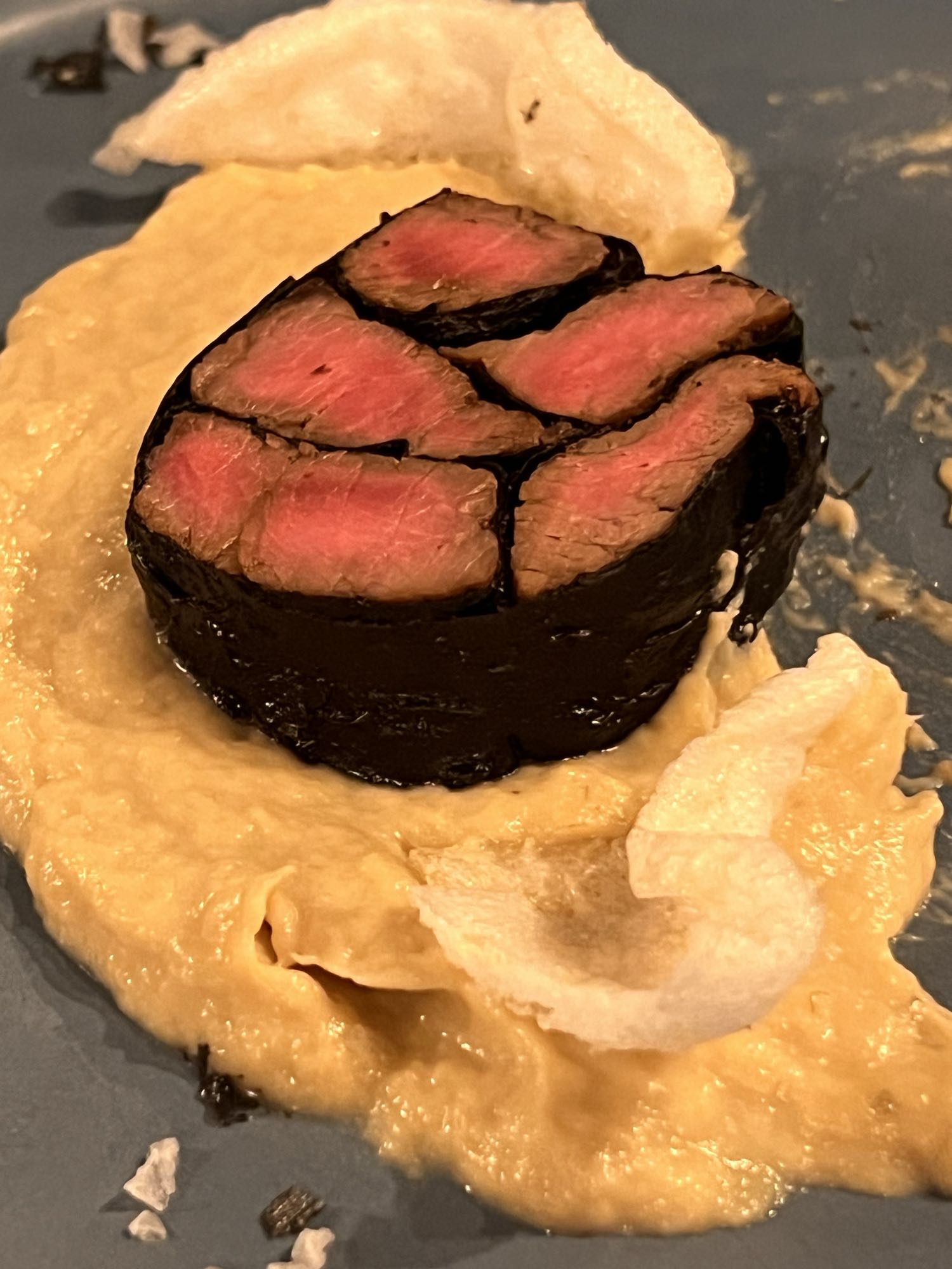 Vită cu piure și chips