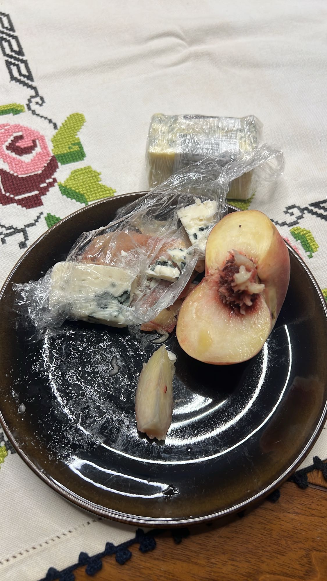 Brânză cu piersică