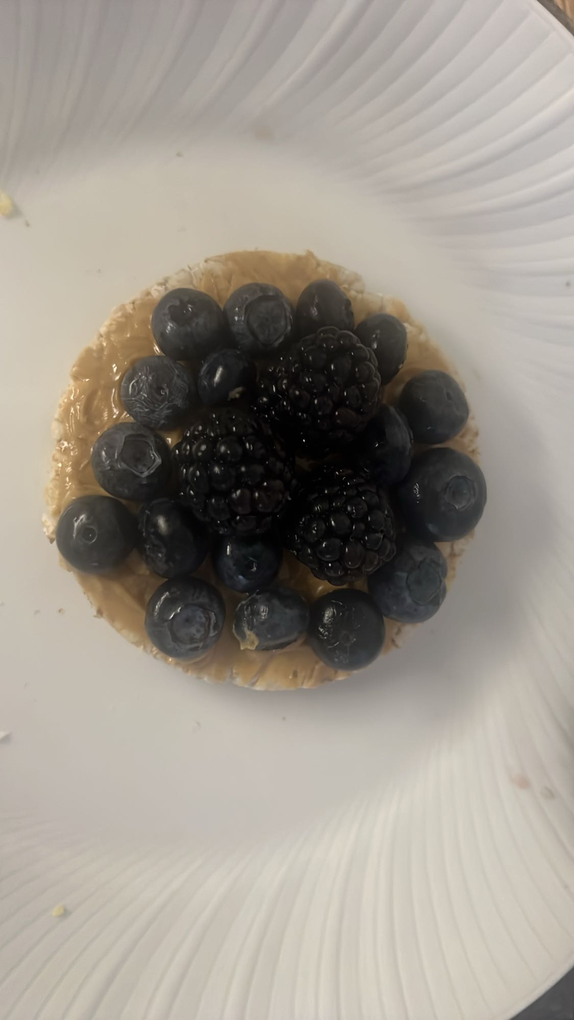 Rice cake with berries
