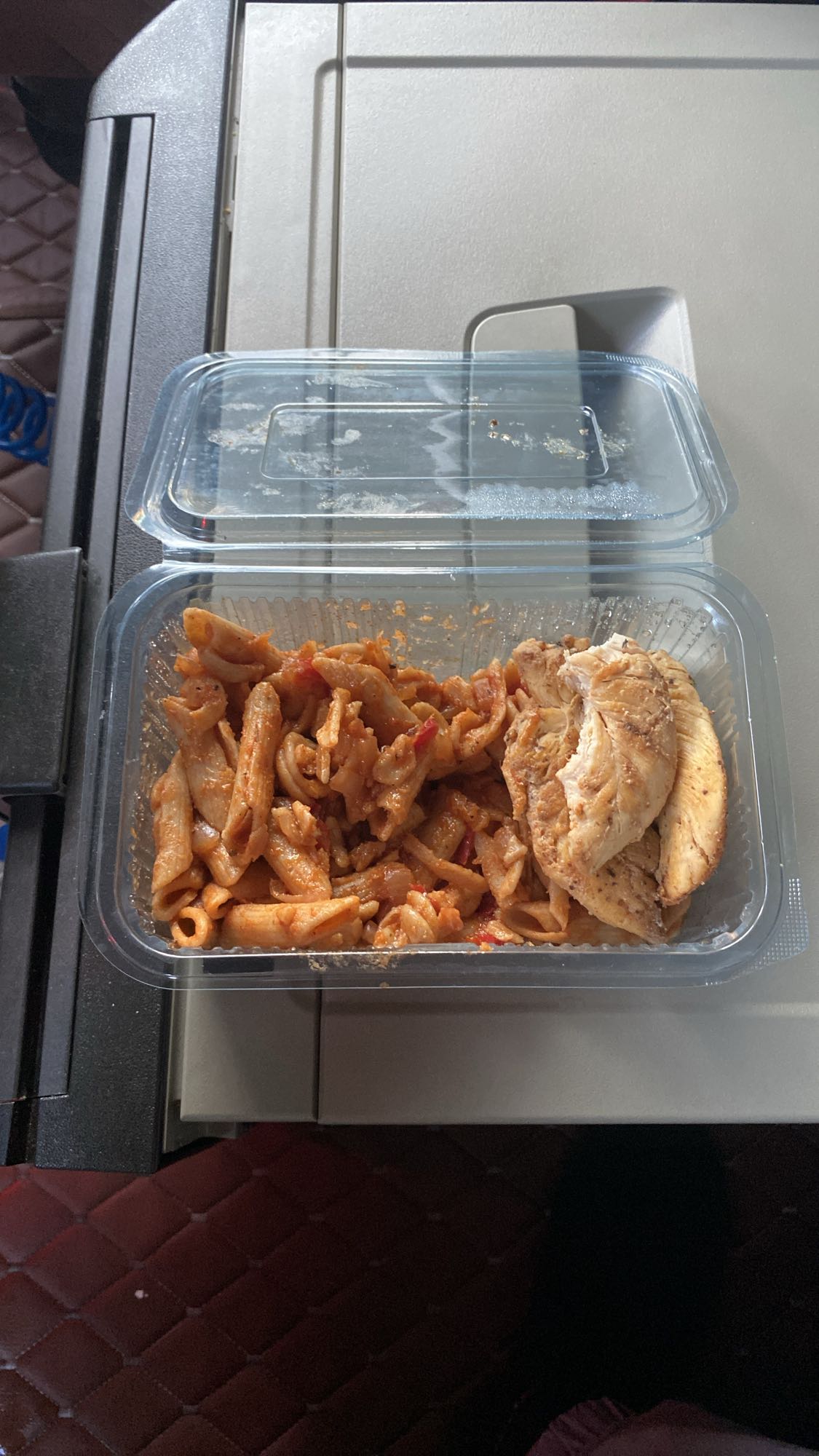 Paste cu piept de pui