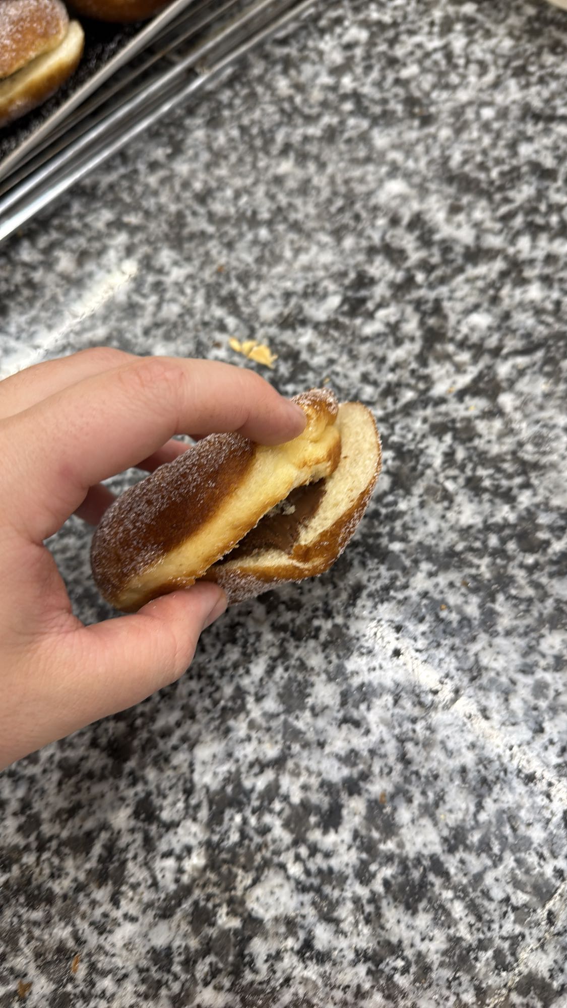 Beignet fourré au chocolat