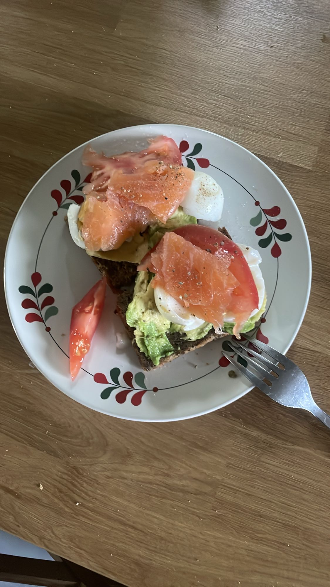 Kanapki z łososiem i jajkiem