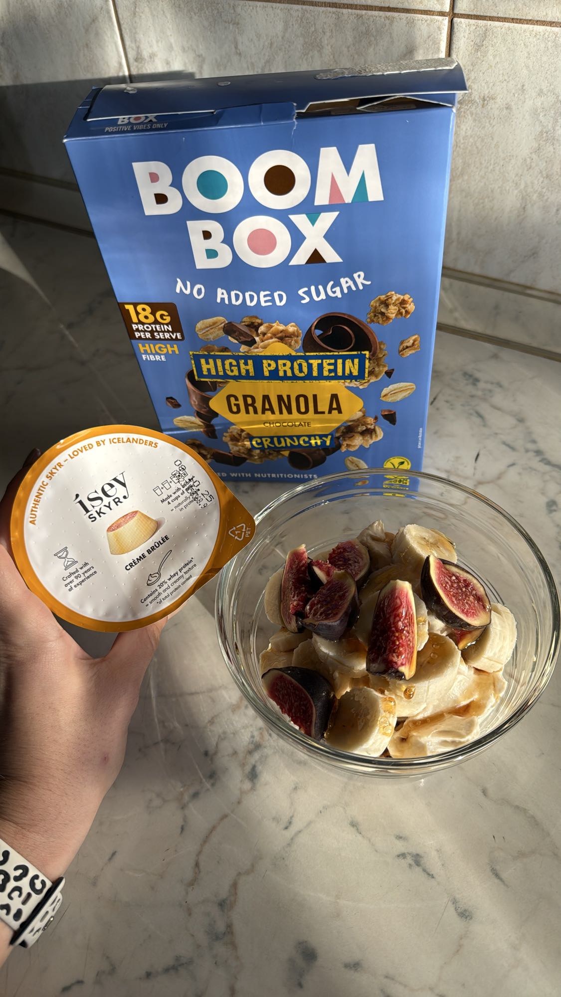 Skyr Granola Fruit Bowl