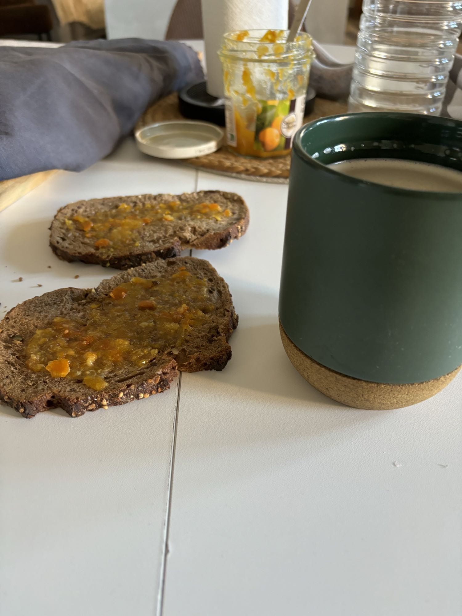 Tartines confiture et café