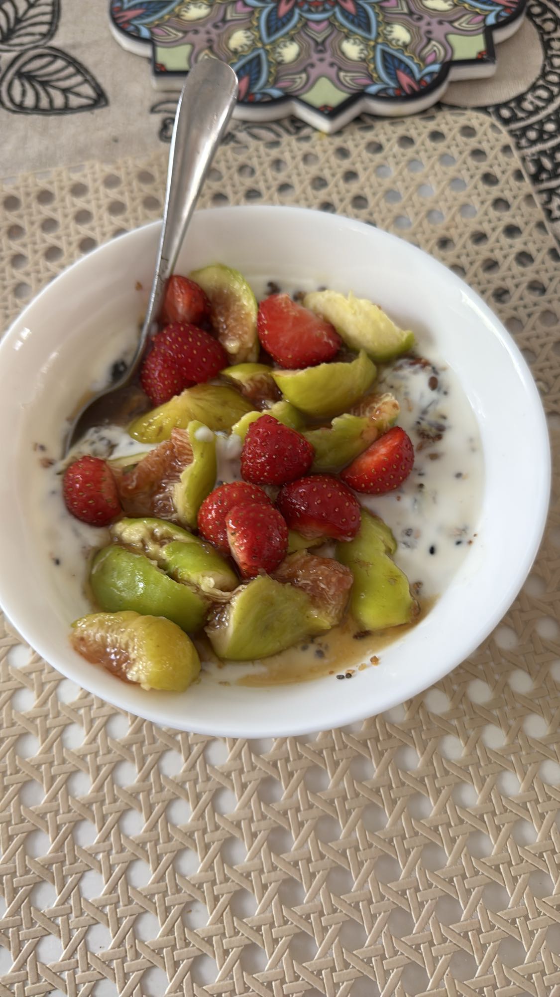 Yoghurt med jordgubbar och fikon