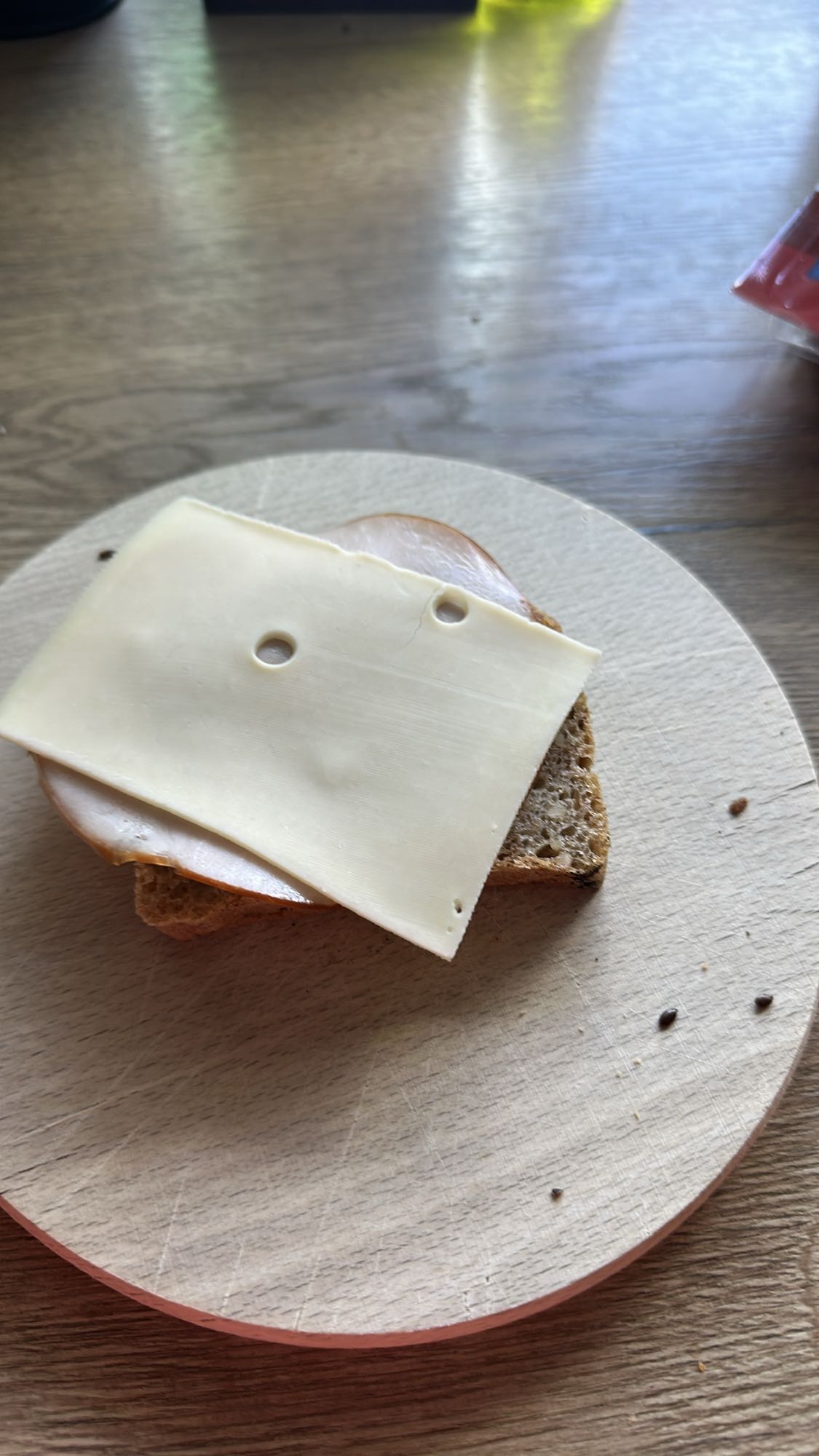 Kanapka z serem i szynką