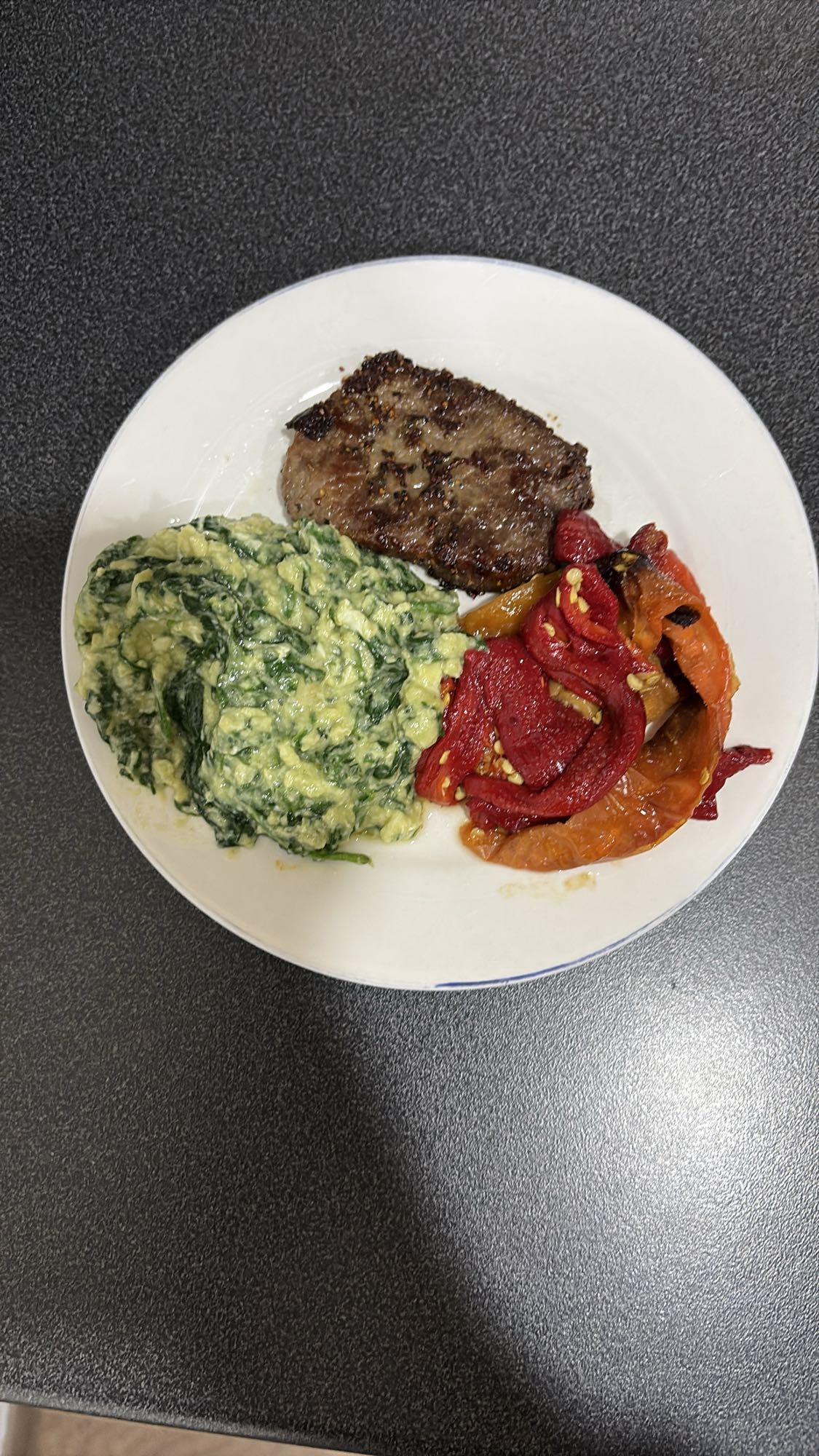 Biff med spinat og paprika