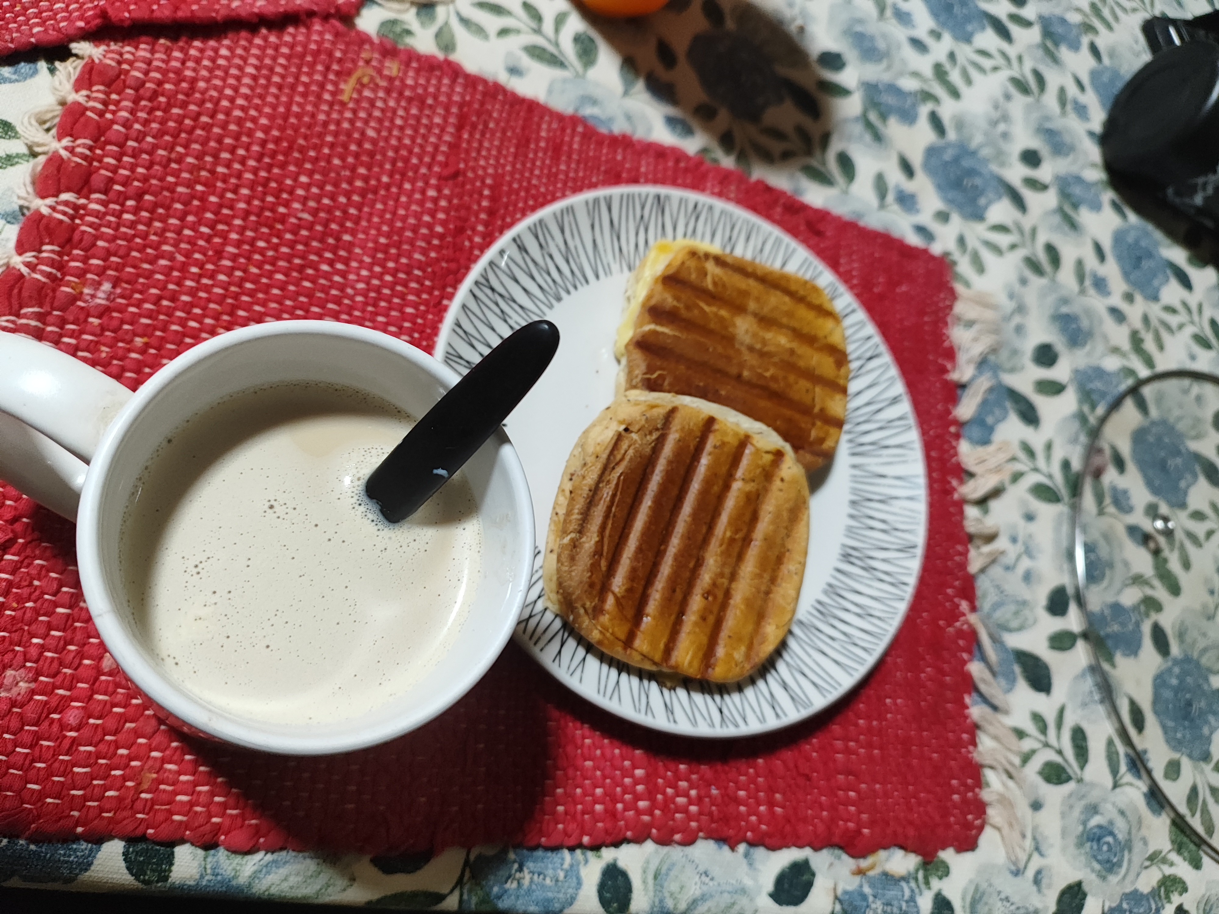 Café con sándwiches