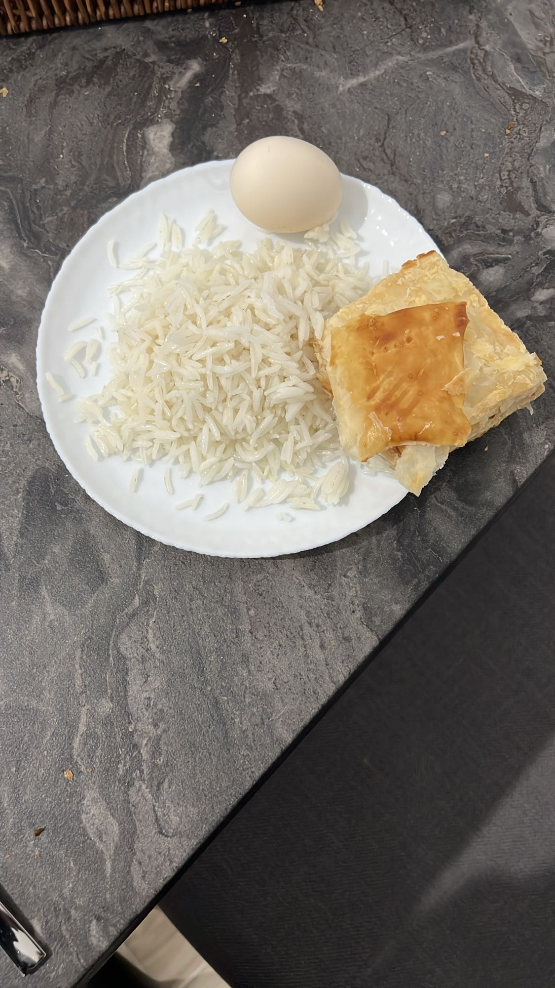 բրինձ, ձու և բուլկի