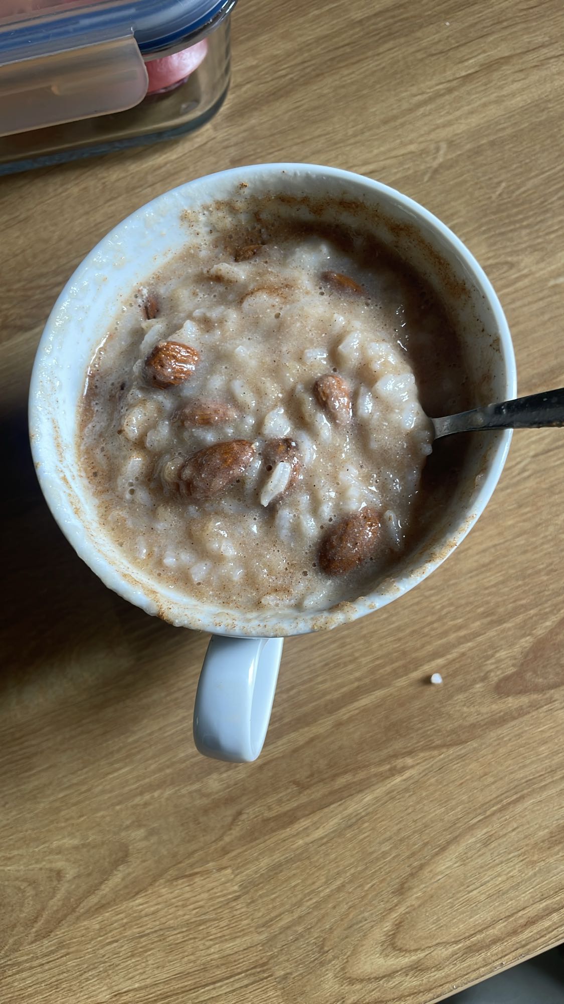 Ryż na mleku z jabłkami, cynamonem i migdałami