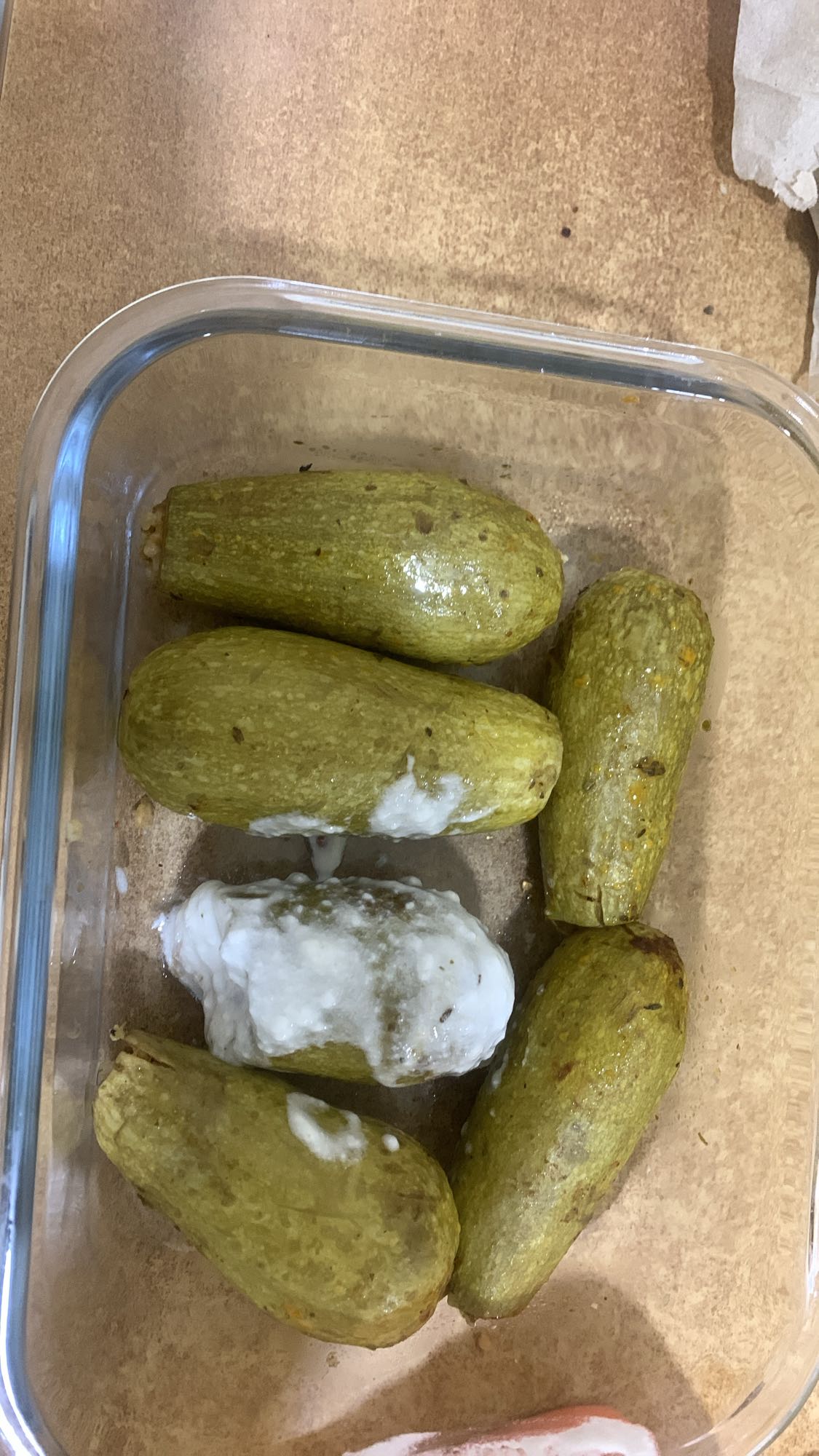 Stuffed zucchini with yogurt