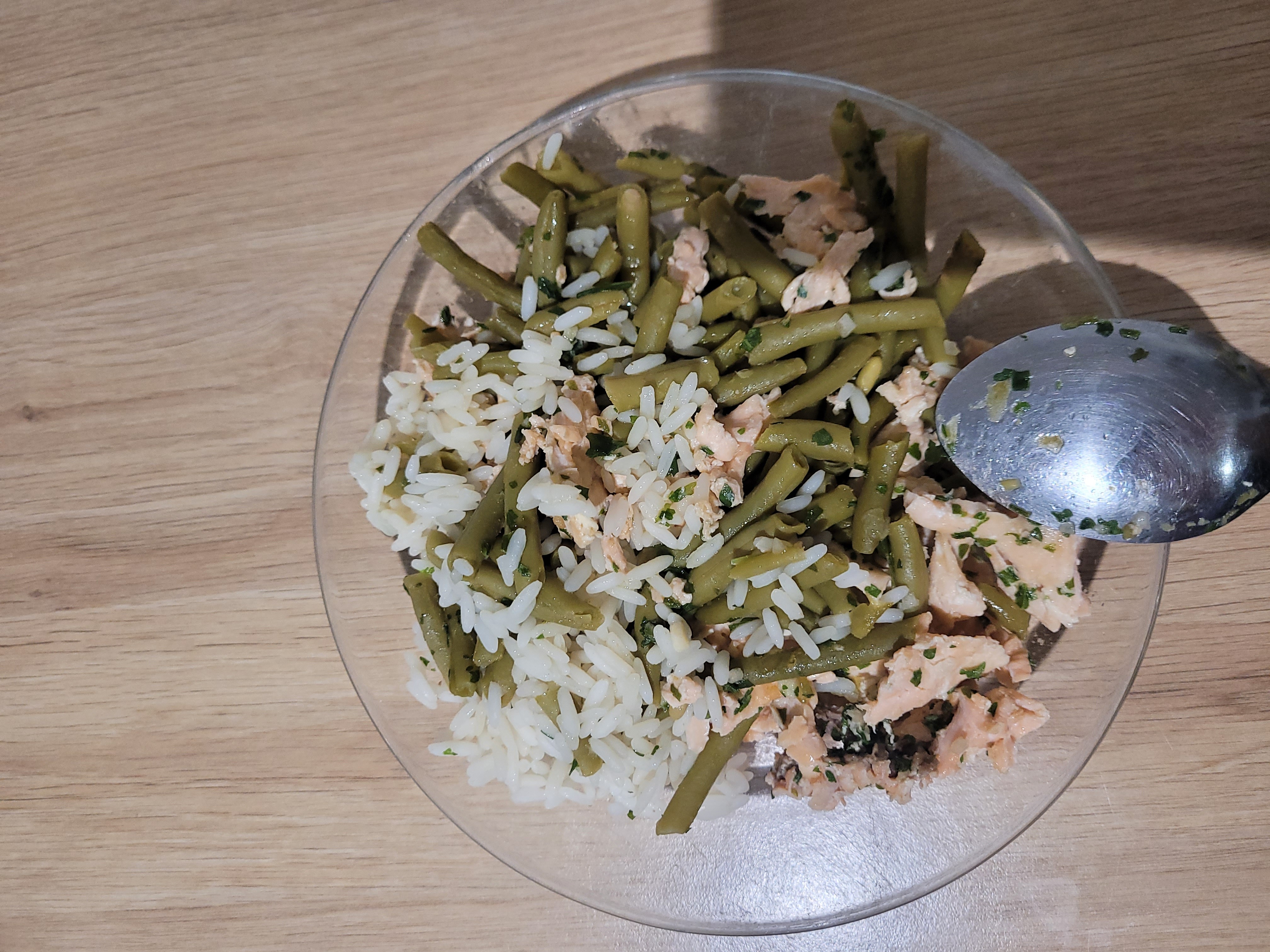 Riz, haricots verts, saumon