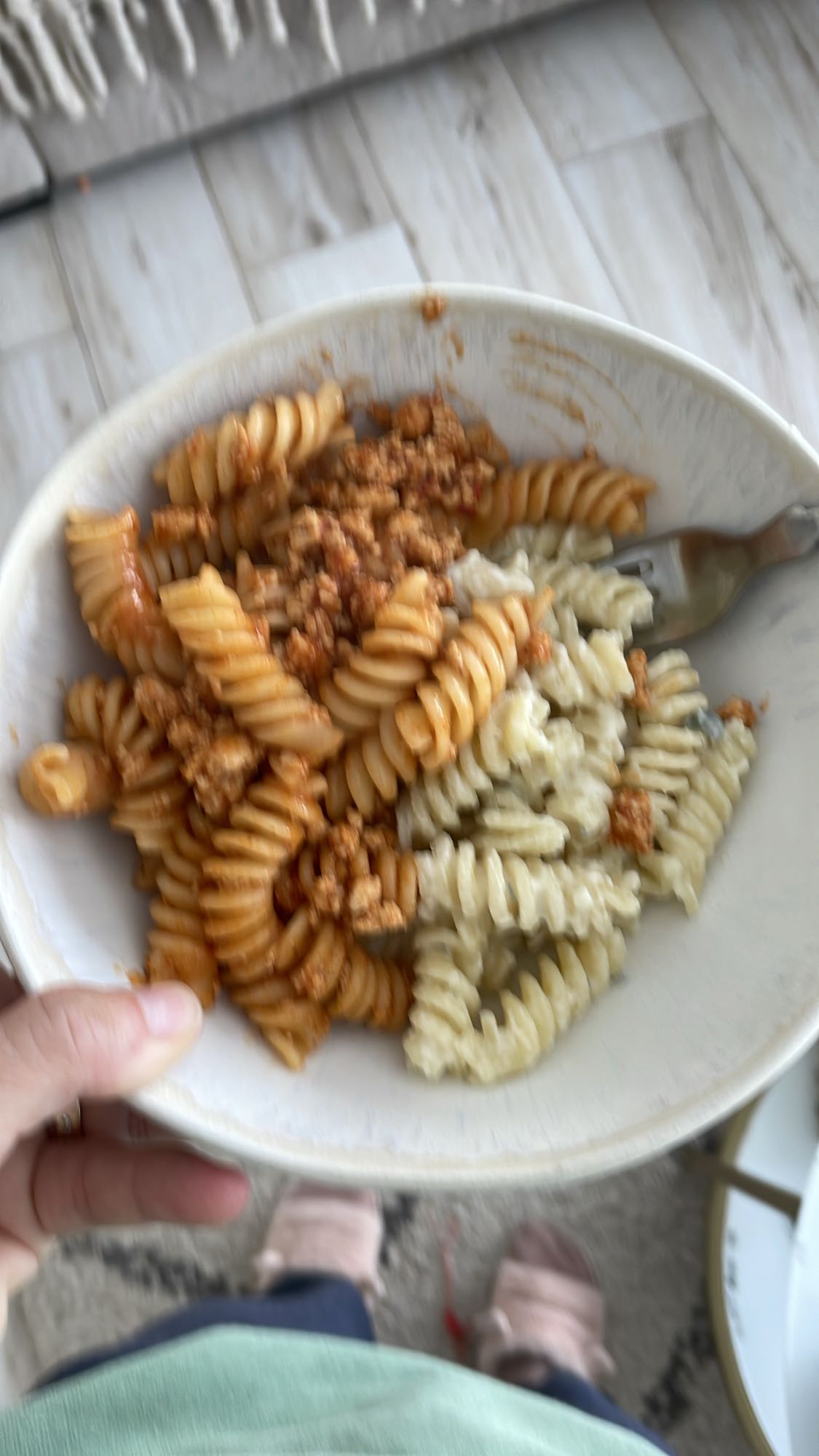 Paste cu sos roșu și alb