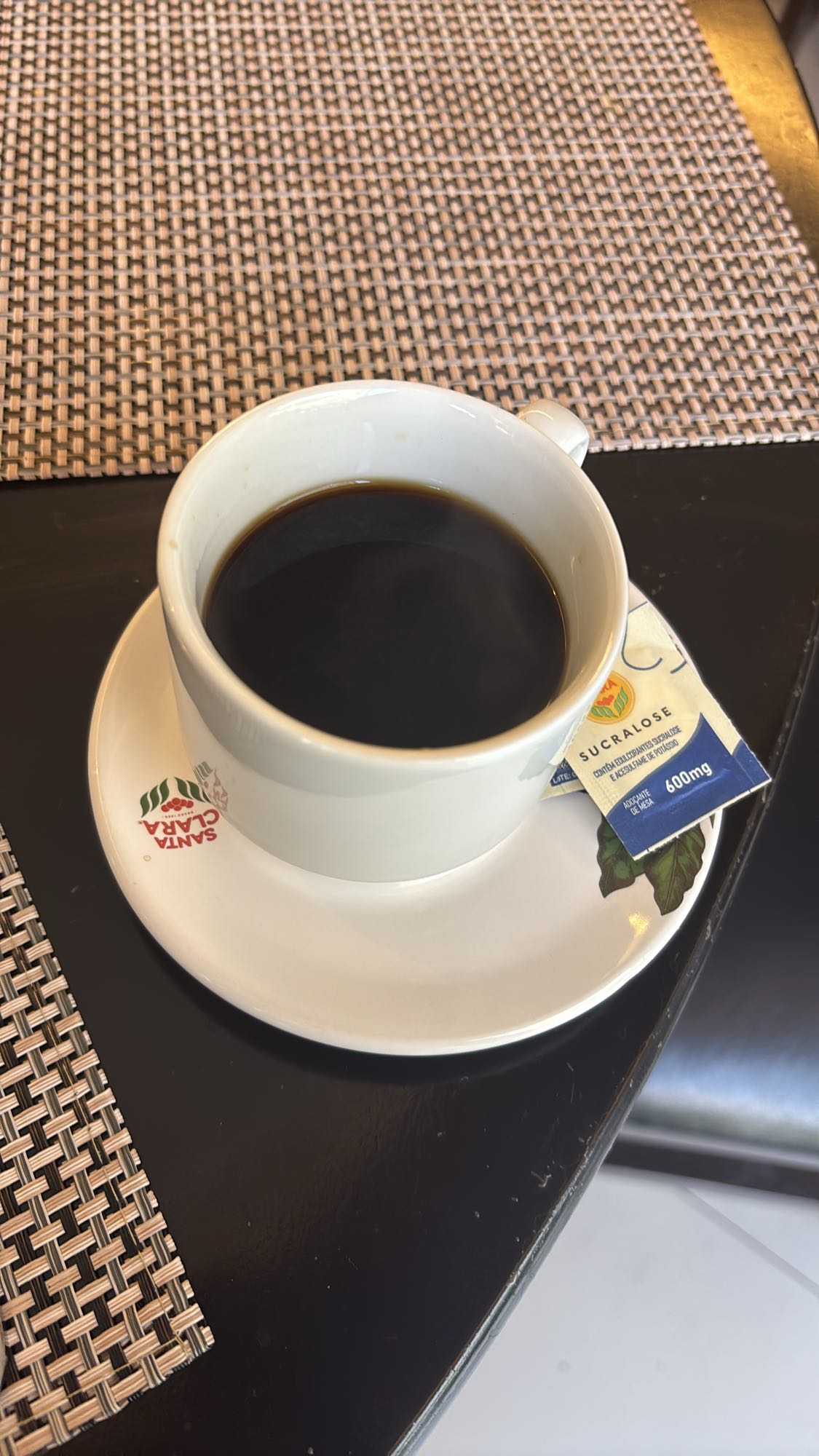 Café preto com adoçante