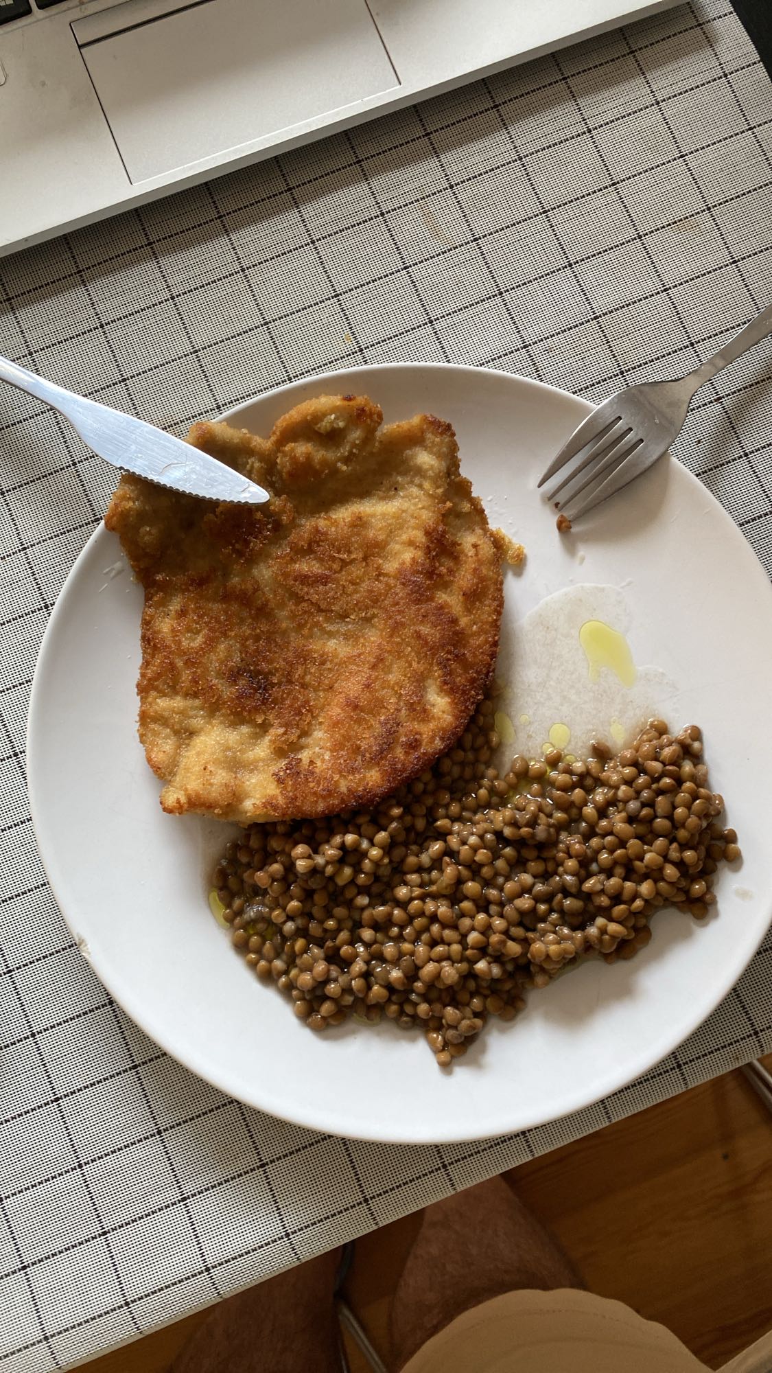 Llenties amb escalope arrebossat