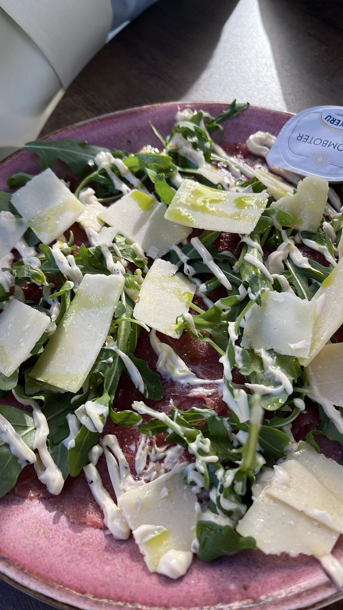 Carpaccio met rucola