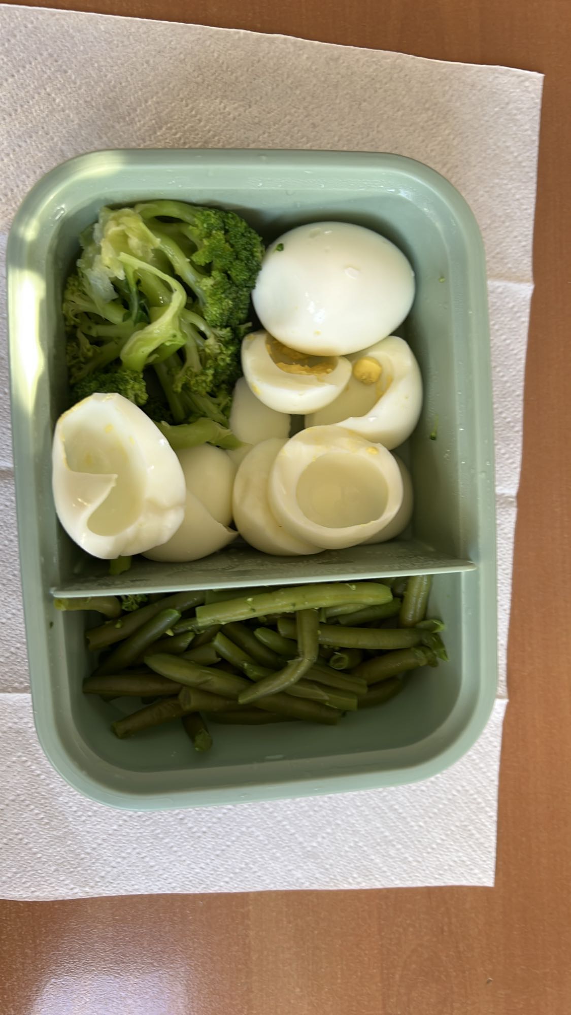 Yumurta ve sebze tabağı