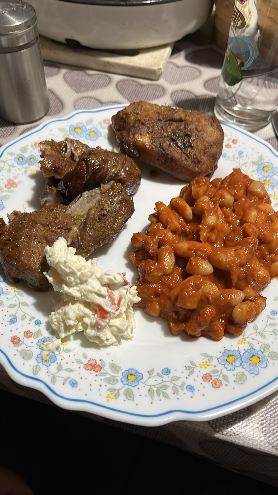 Печено месо с боб