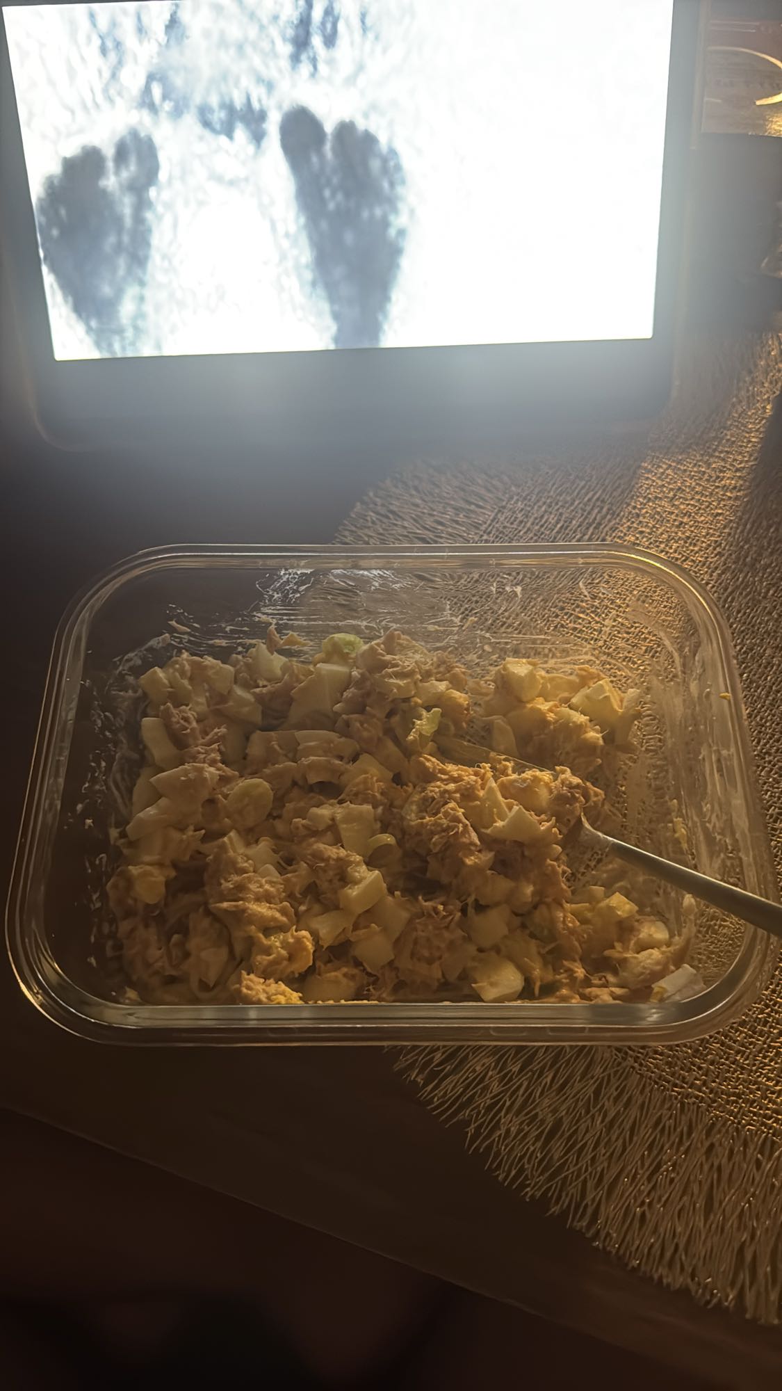 салат с тунцом и яйцом