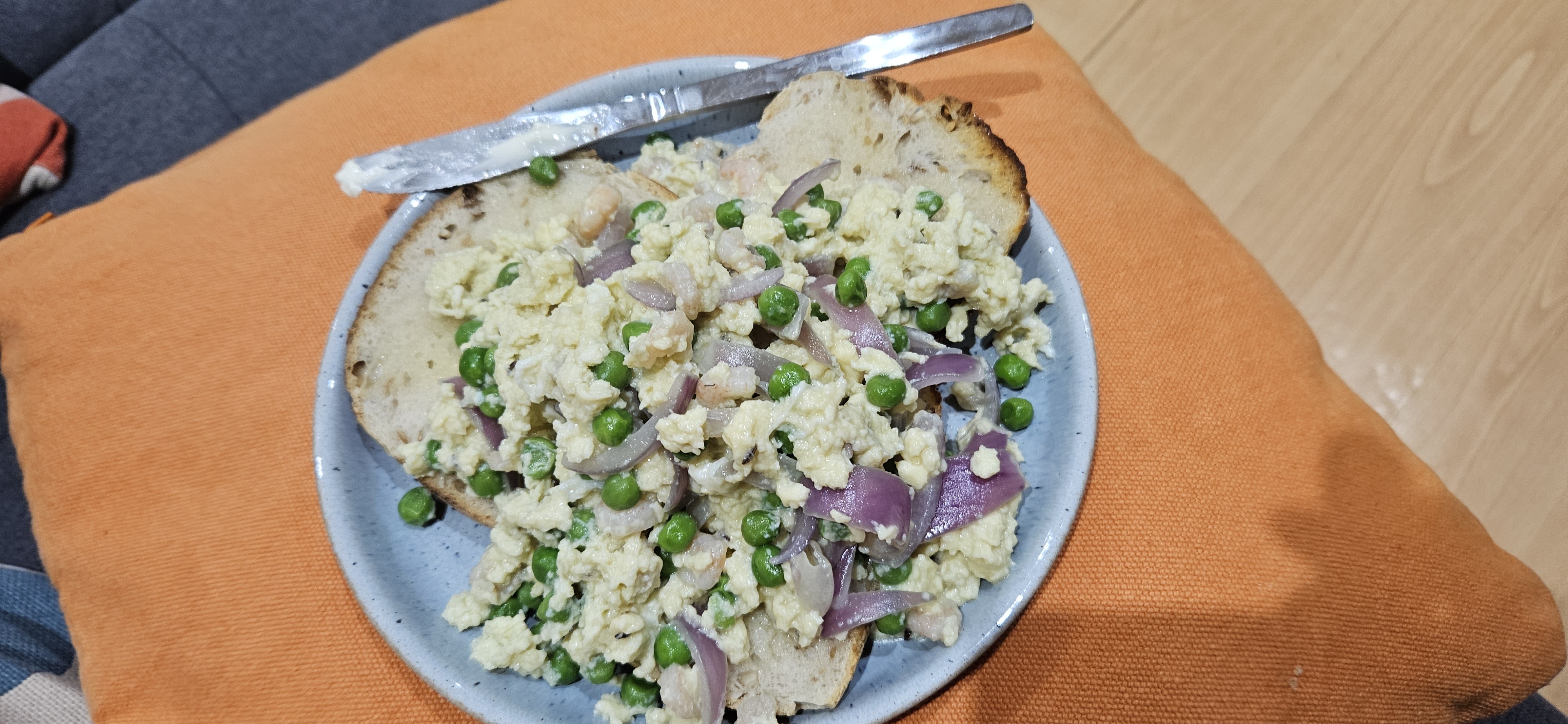 Scrambled eggs on toast