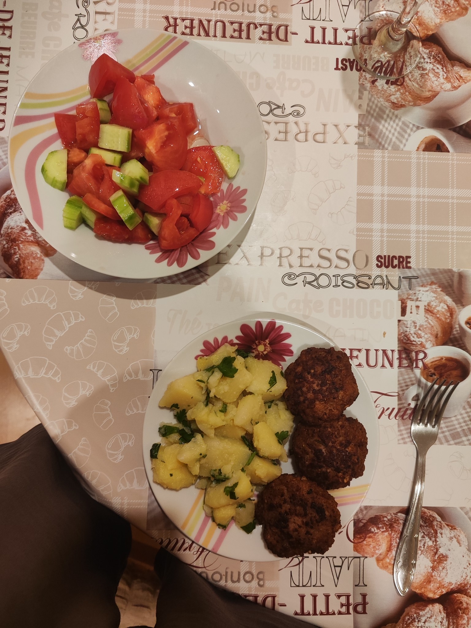 Meat patties with salad