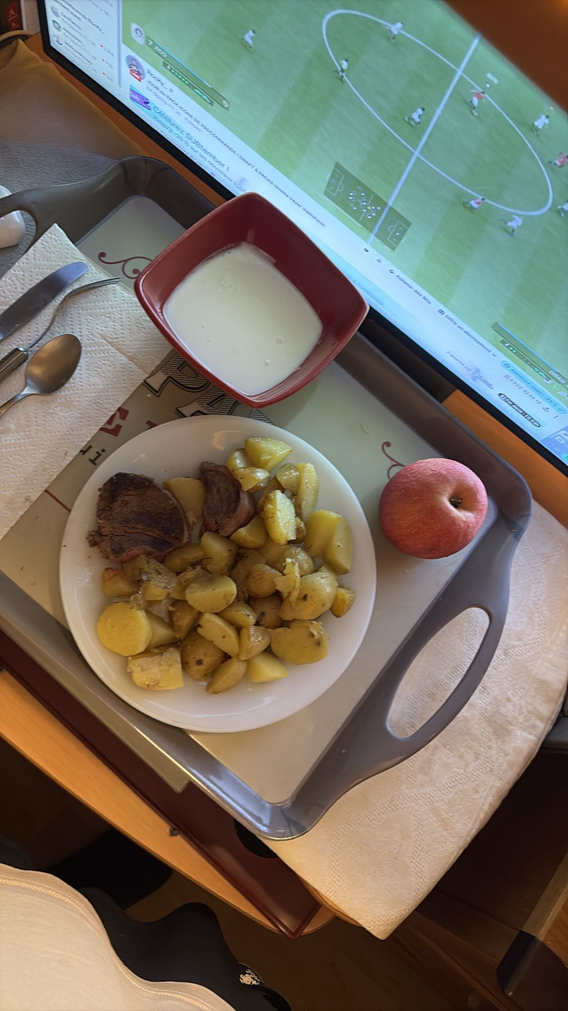 Boeuf, pommes de terre, pomme, lait