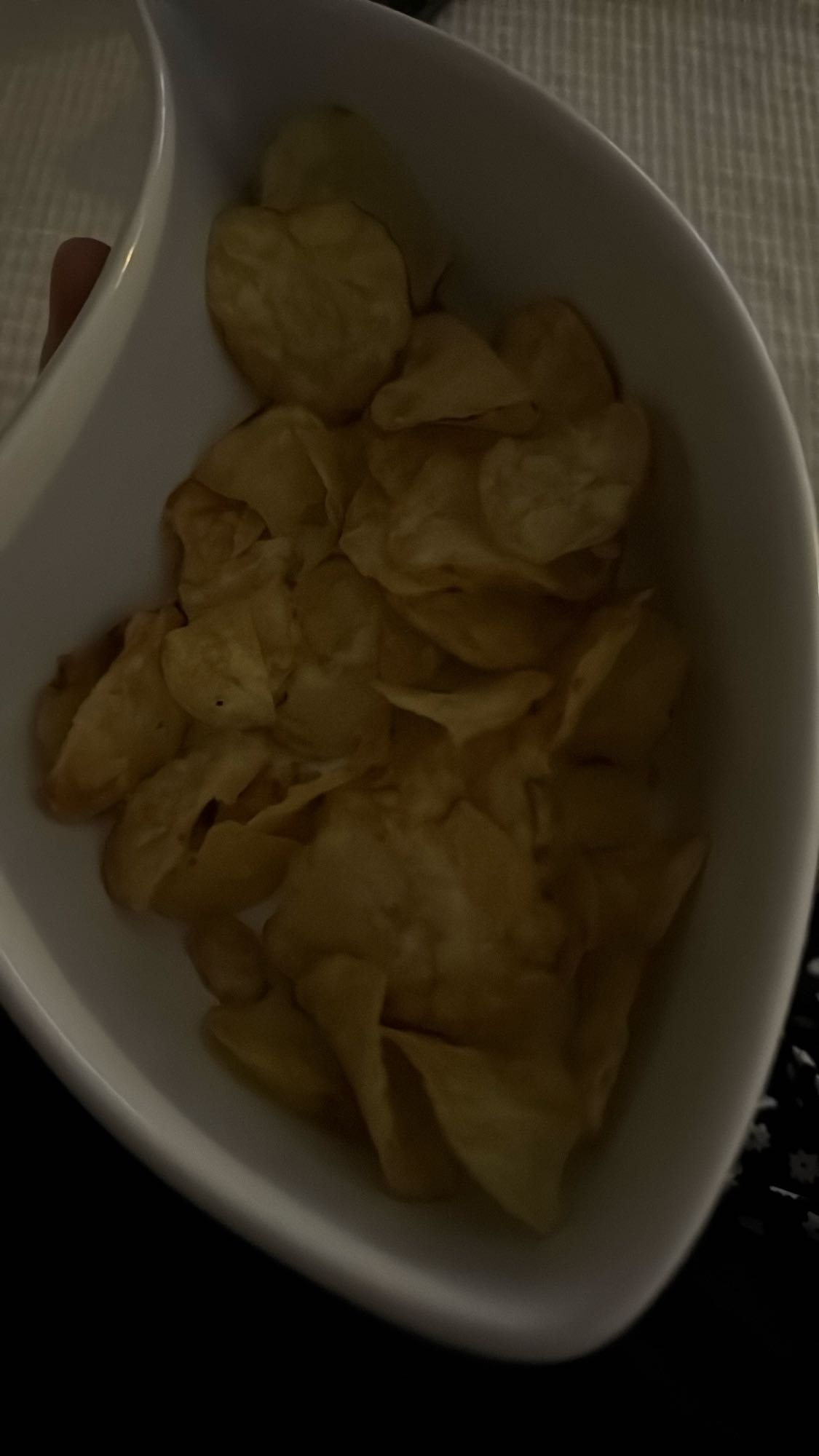Skål med potatischips