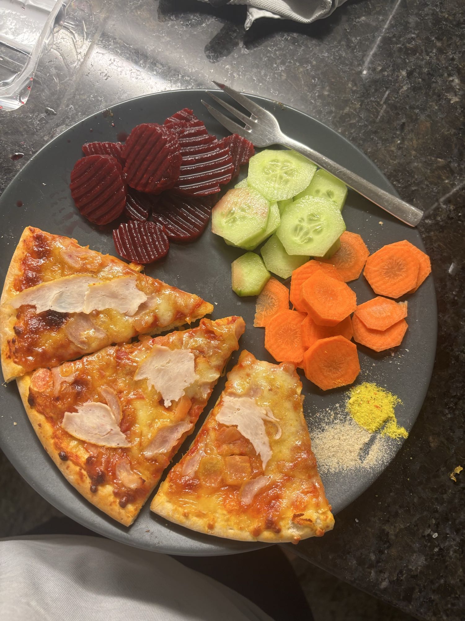 Pizza with veggies