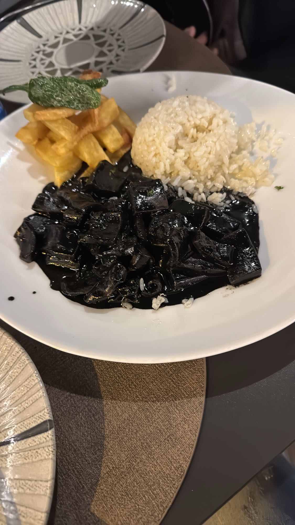 calamares en su tinta con arroz