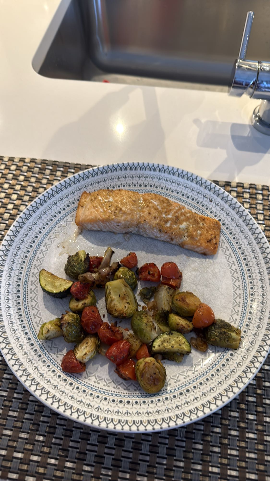 Saumon et légumes rôtis