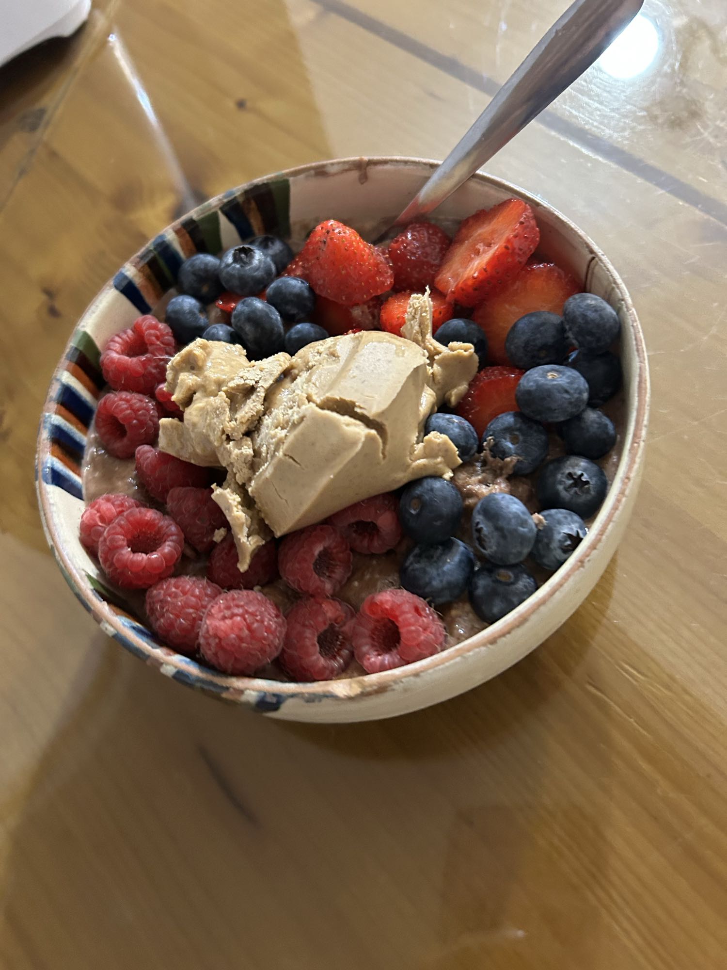 Mic dejun proteic cu ovăz și fructe de pădure