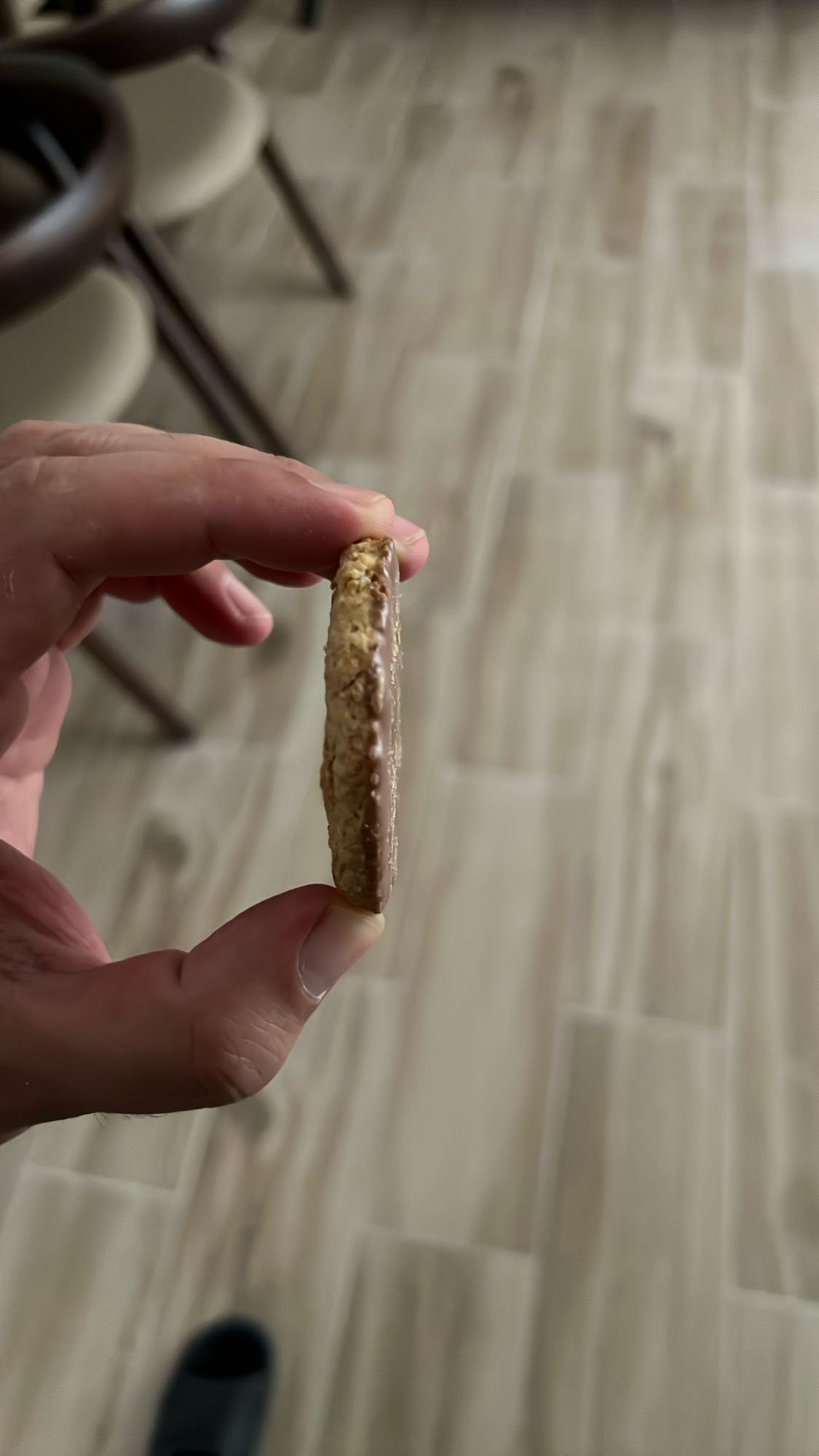 շոկոլադապատ բիսկվիթ