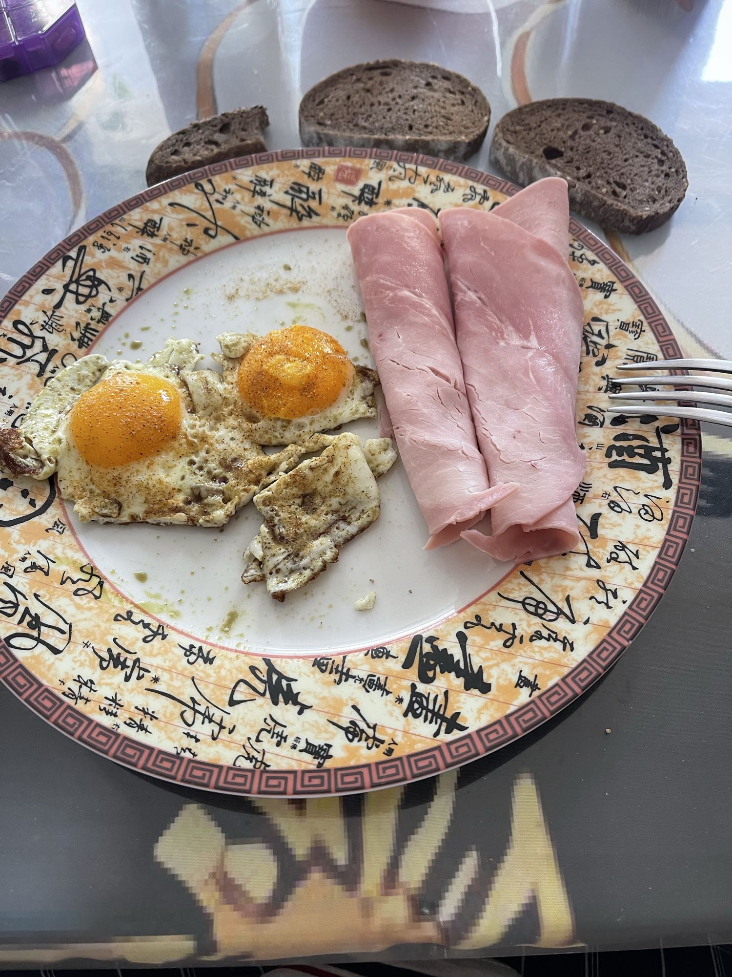 Oeufs, jambon et pain
