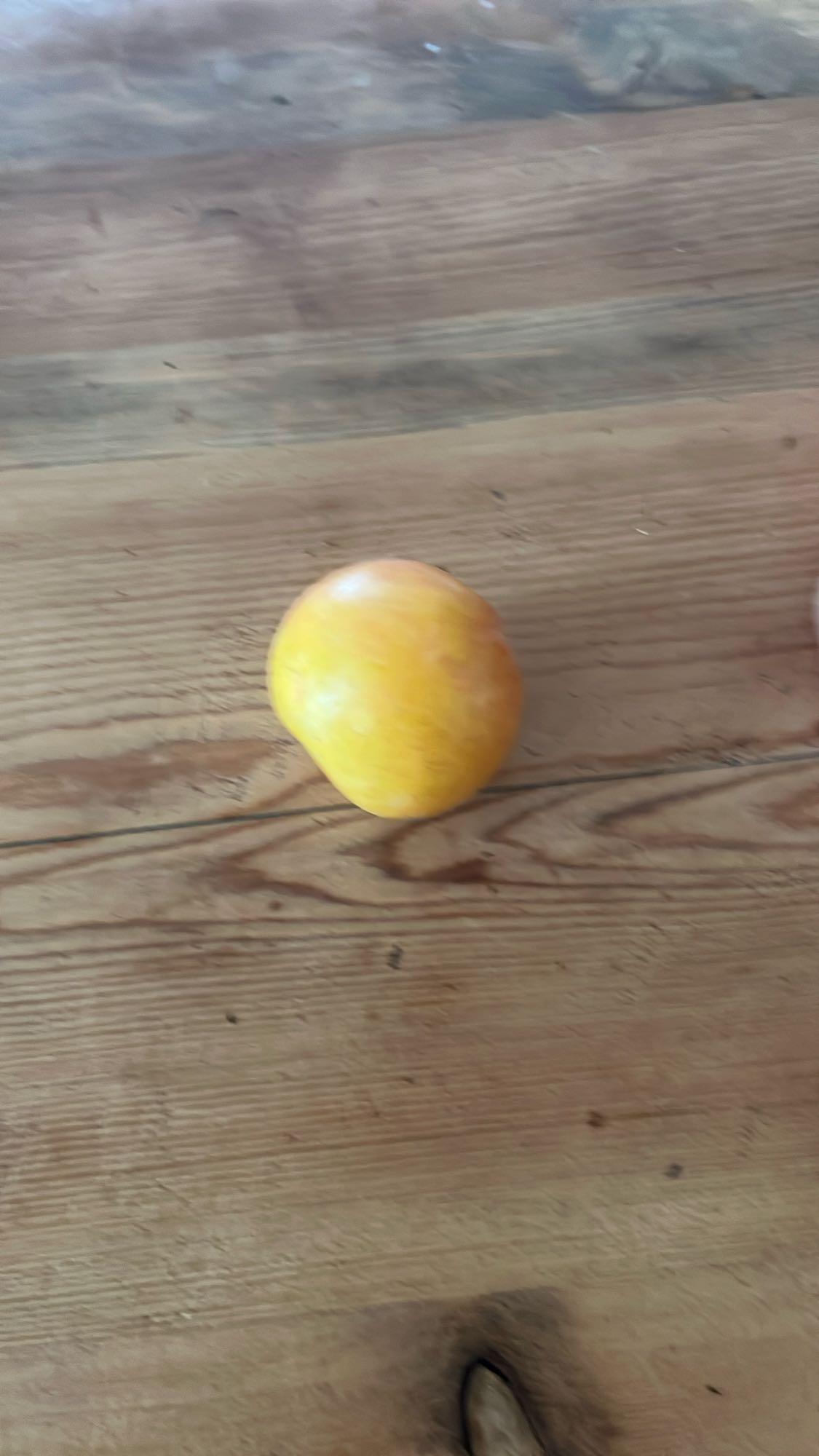 Pomme jaune entière