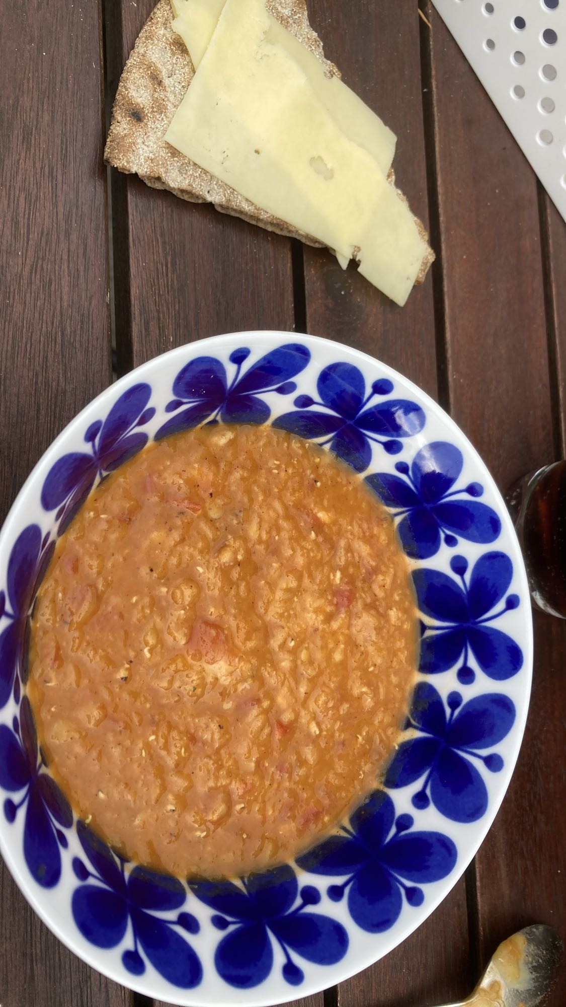 Linsgryta med knäckebröd