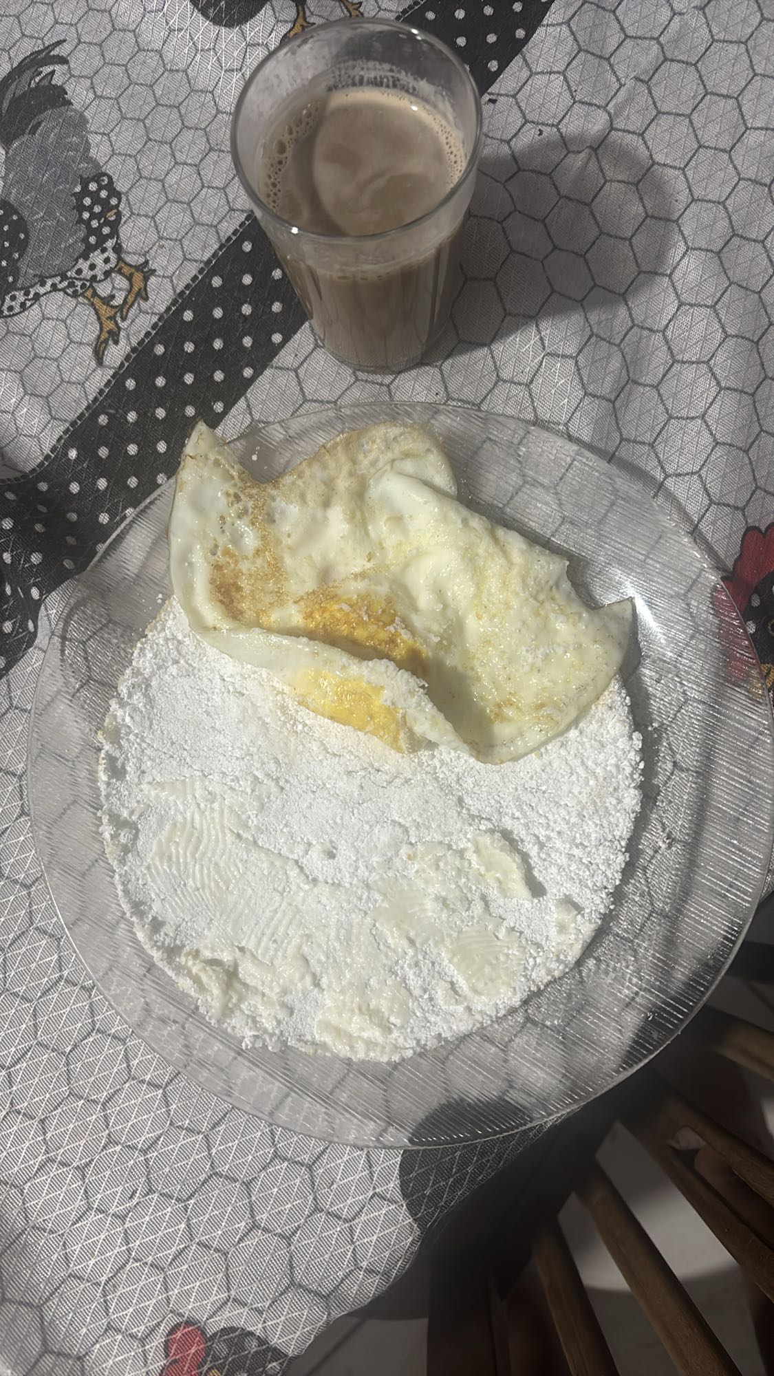 Ovo com coalhada e achocolatado