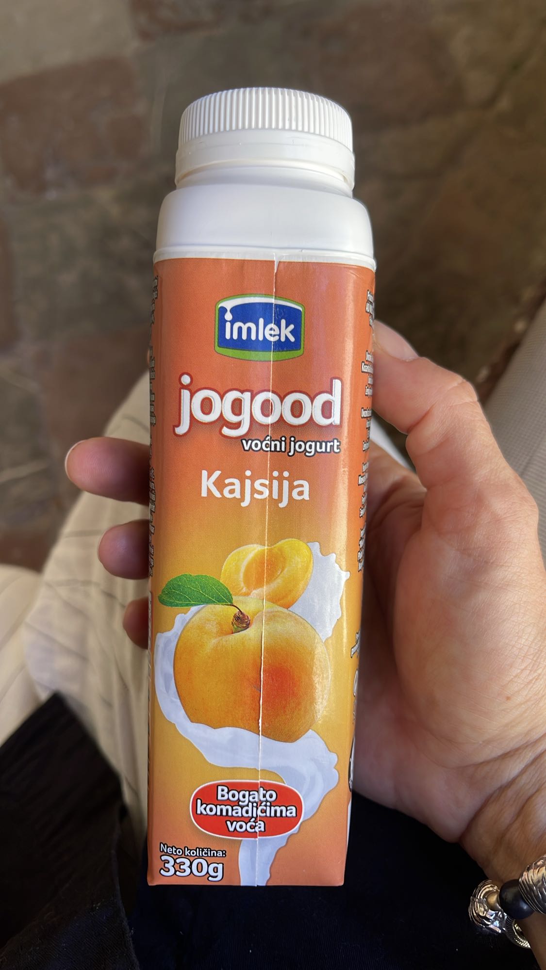 Йогурт с абрикосом