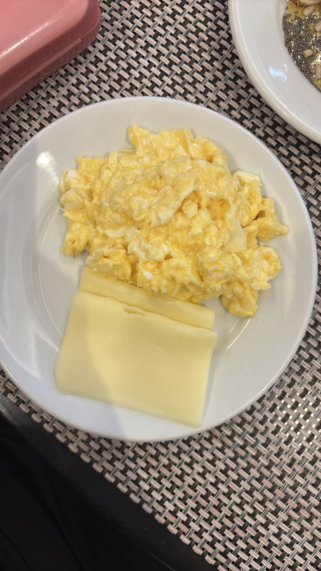 Ovos mexidos com queijo