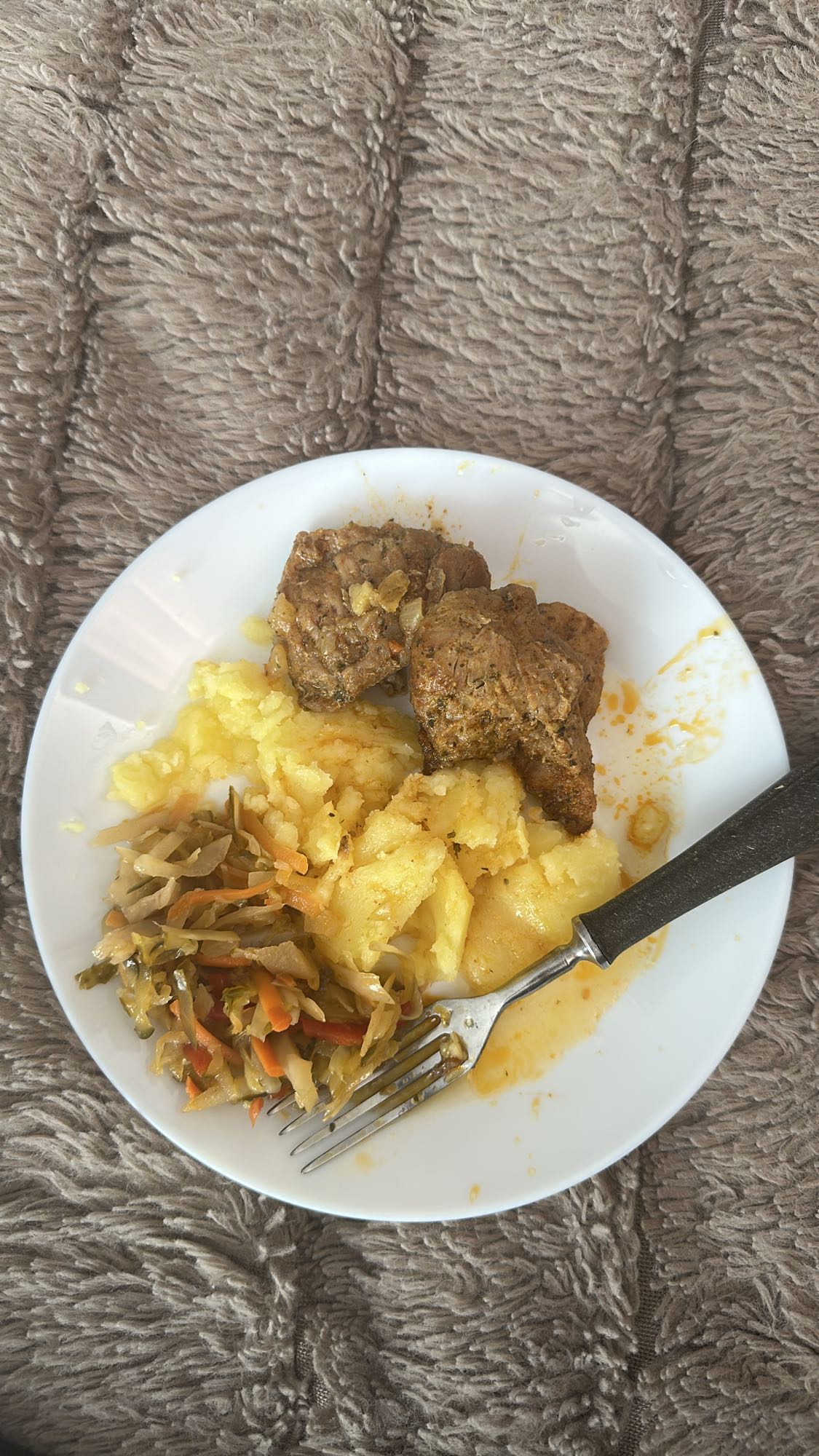 ziemniaki z mięsem i warzywami