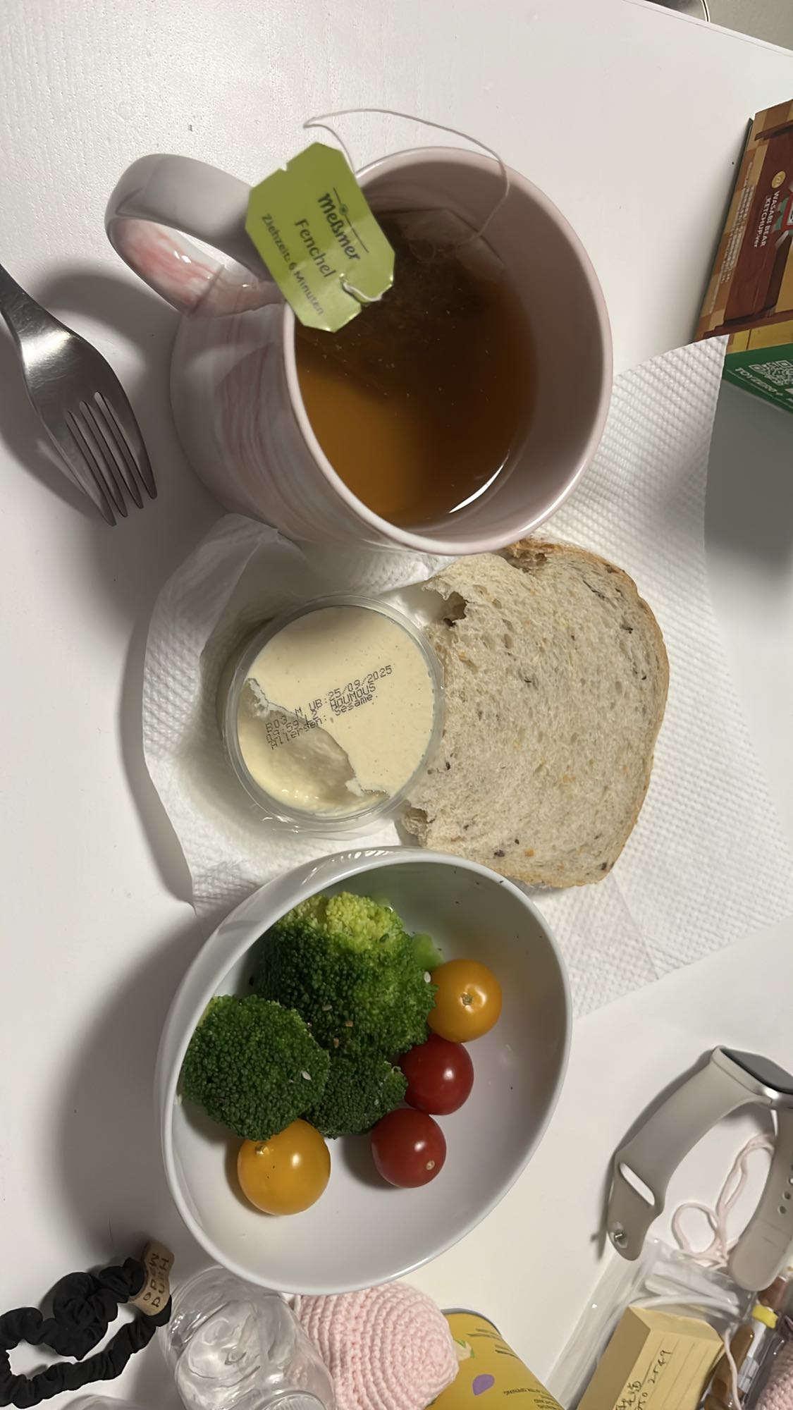 Bread, hummus, veggies, tea